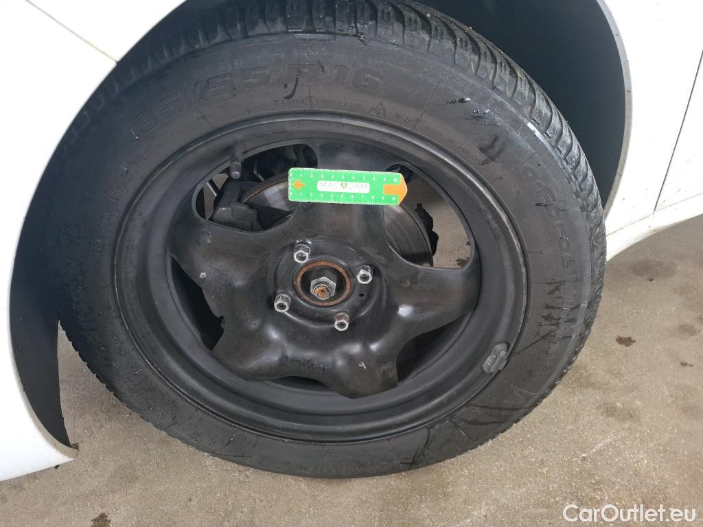  Peugeot  208  Style 1.2 PureTech 80CV BVM5 E6 #35