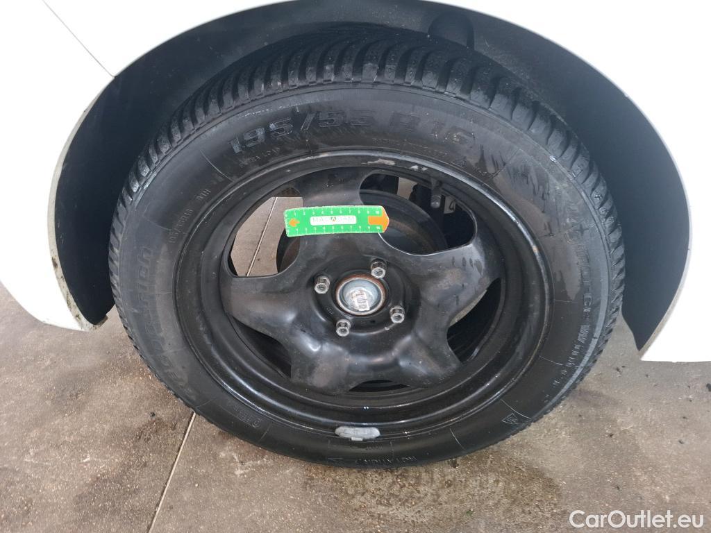  Peugeot  208  Style 1.2 PureTech 80CV BVM5 E6 #31