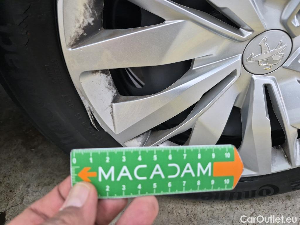  Peugeot  208  Premium 1.5 HDi 100CV BVM6 E6d #52