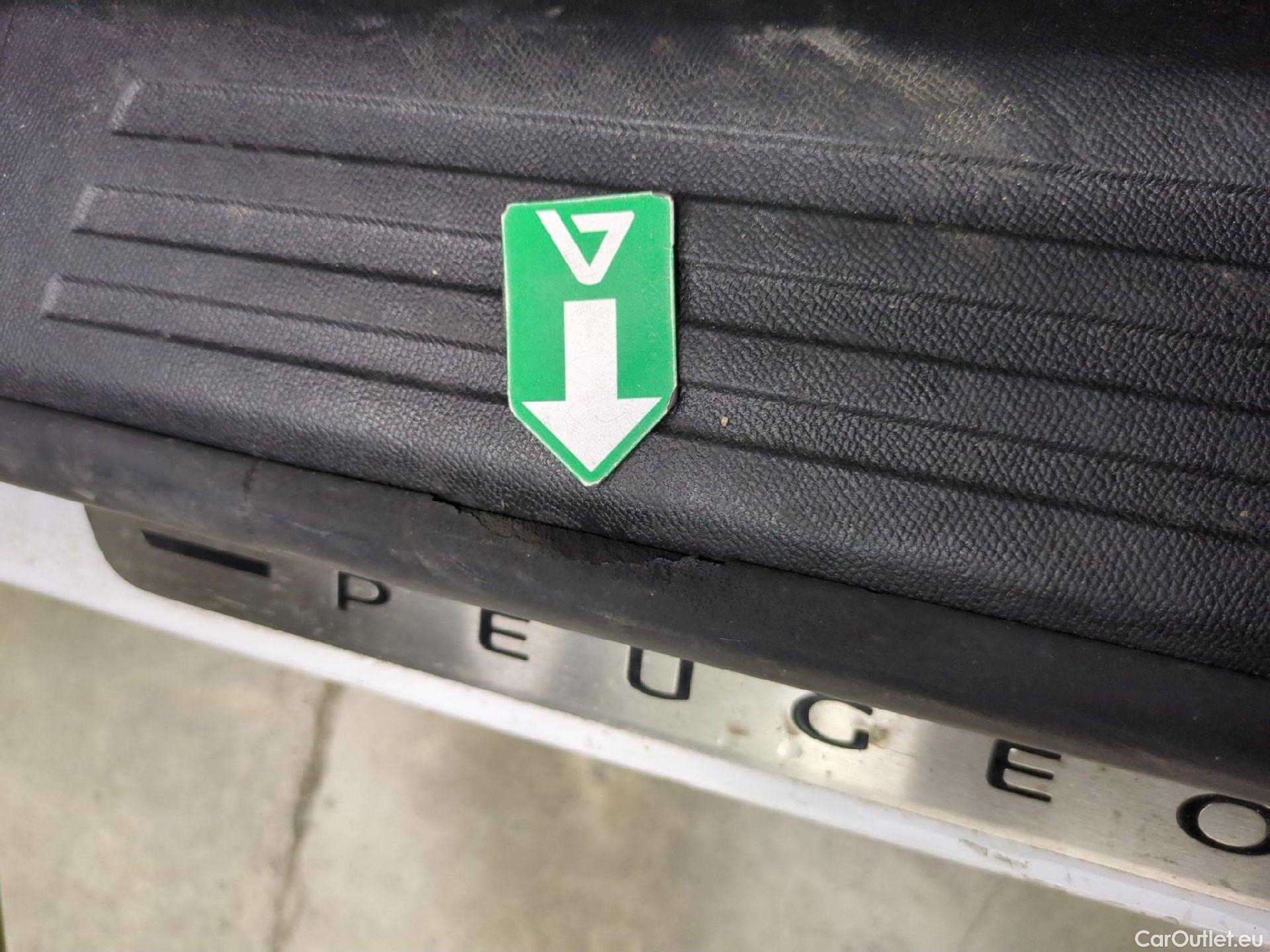  Peugeot  2008  GT 1.5 HDi 130CV BVA8 E6d #1