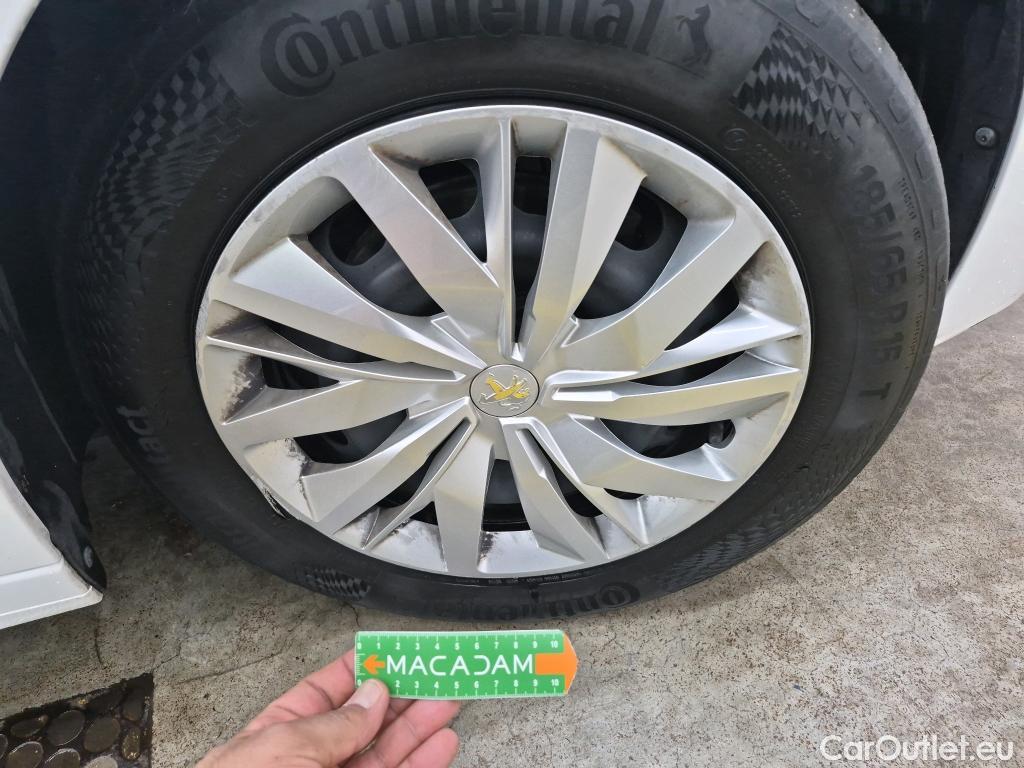  Peugeot  208  Premium 1.5 HDi 100CV BVM6 E6d #46