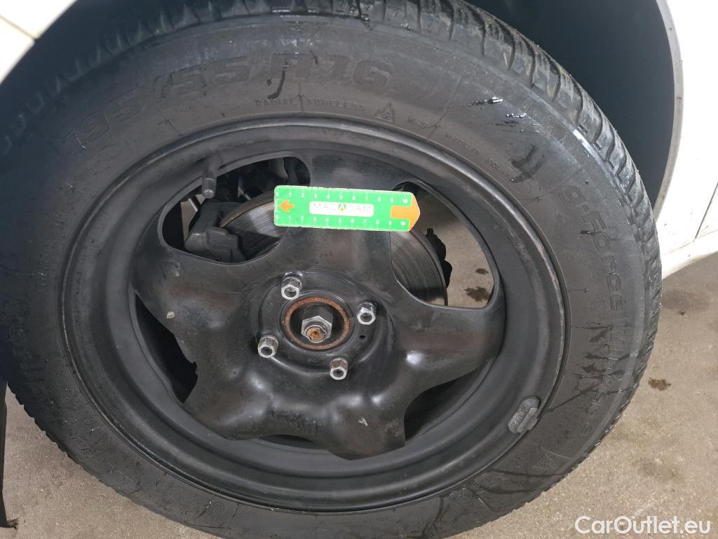  Peugeot  208  Style 1.2 PureTech 80CV BVM5 E6 #36