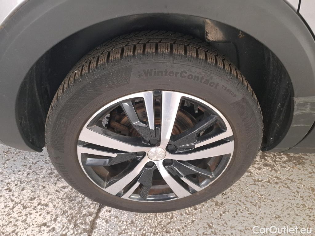  Peugeot  5008  Allure 1.2 PureTech 130CV BVM6 E6d #1