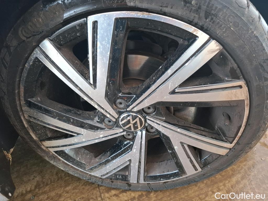  Volkswagen  Golf  VOLKSWAGEN / 2020 / 5P / Berline 1.0 TSI OPF 110 BVM6 Active(SL) #9