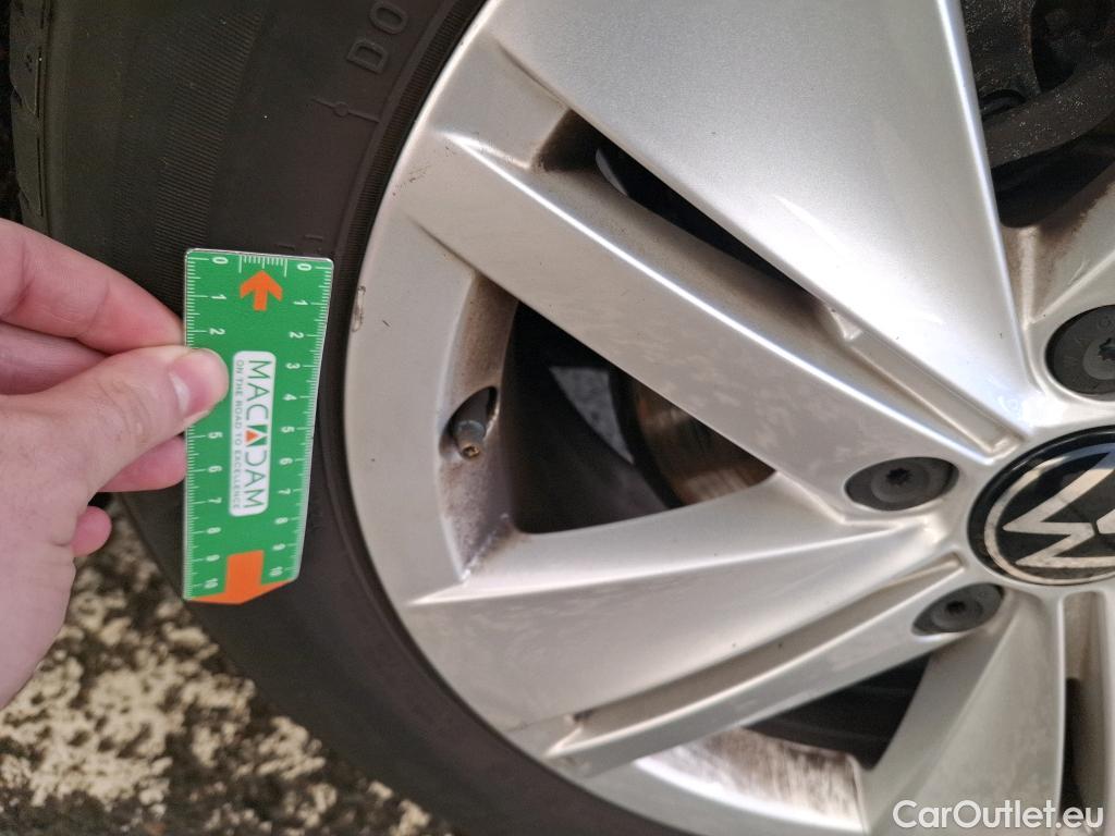  Volkswagen  Golf  Sté 1.0 eTSI OPF 110 DSG7 Life Societé Business #24