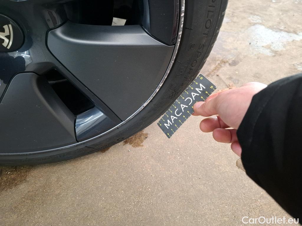  Tesla  Model 3 TESLA  / 2018 / 4P / Berline Autonomie Standard Plus RWD #4