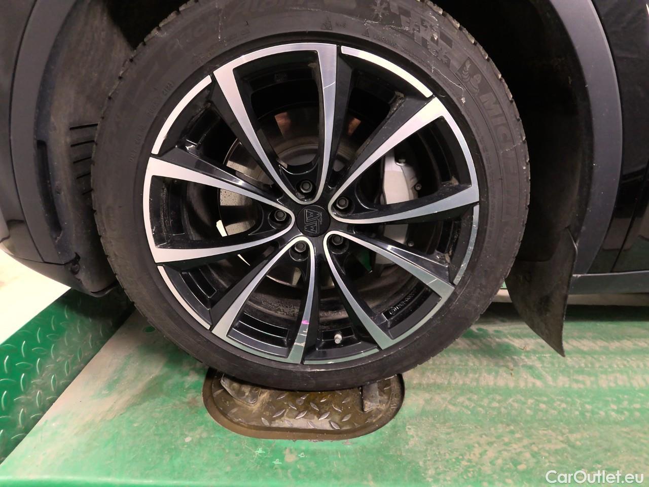  Tesla  Model Y  Long-Range AWD #28