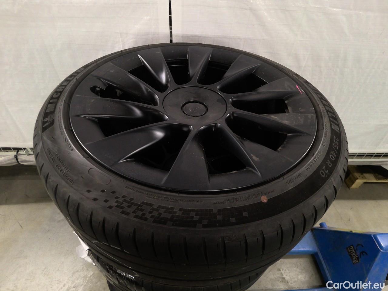  Tesla  Model Y  Long-Range AWD #20