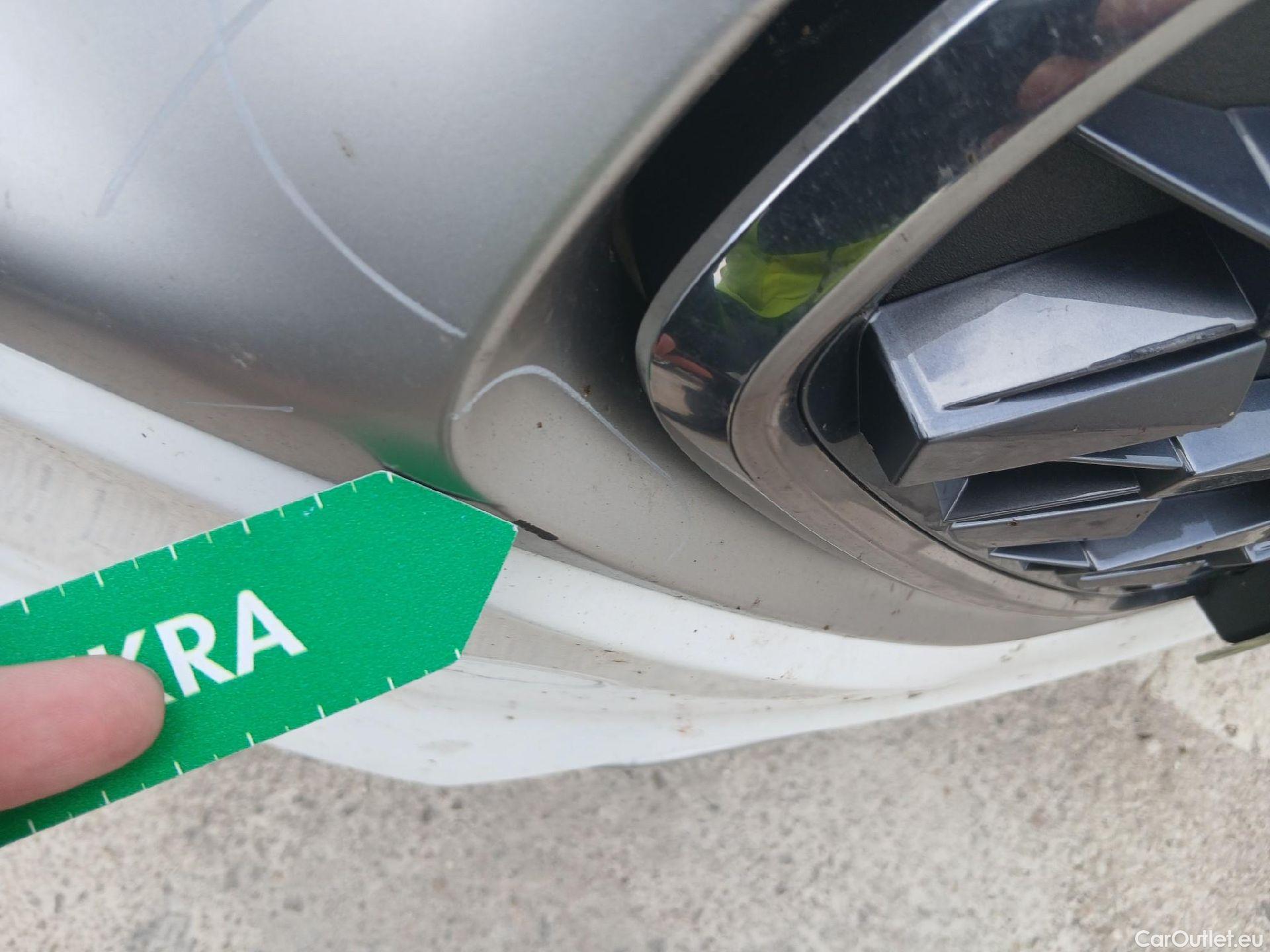  Hyundai   Ioniq HYUNDAI / 2019 / 5P / berlina con portón 1.6 GDI HEV Tecno DCT #16