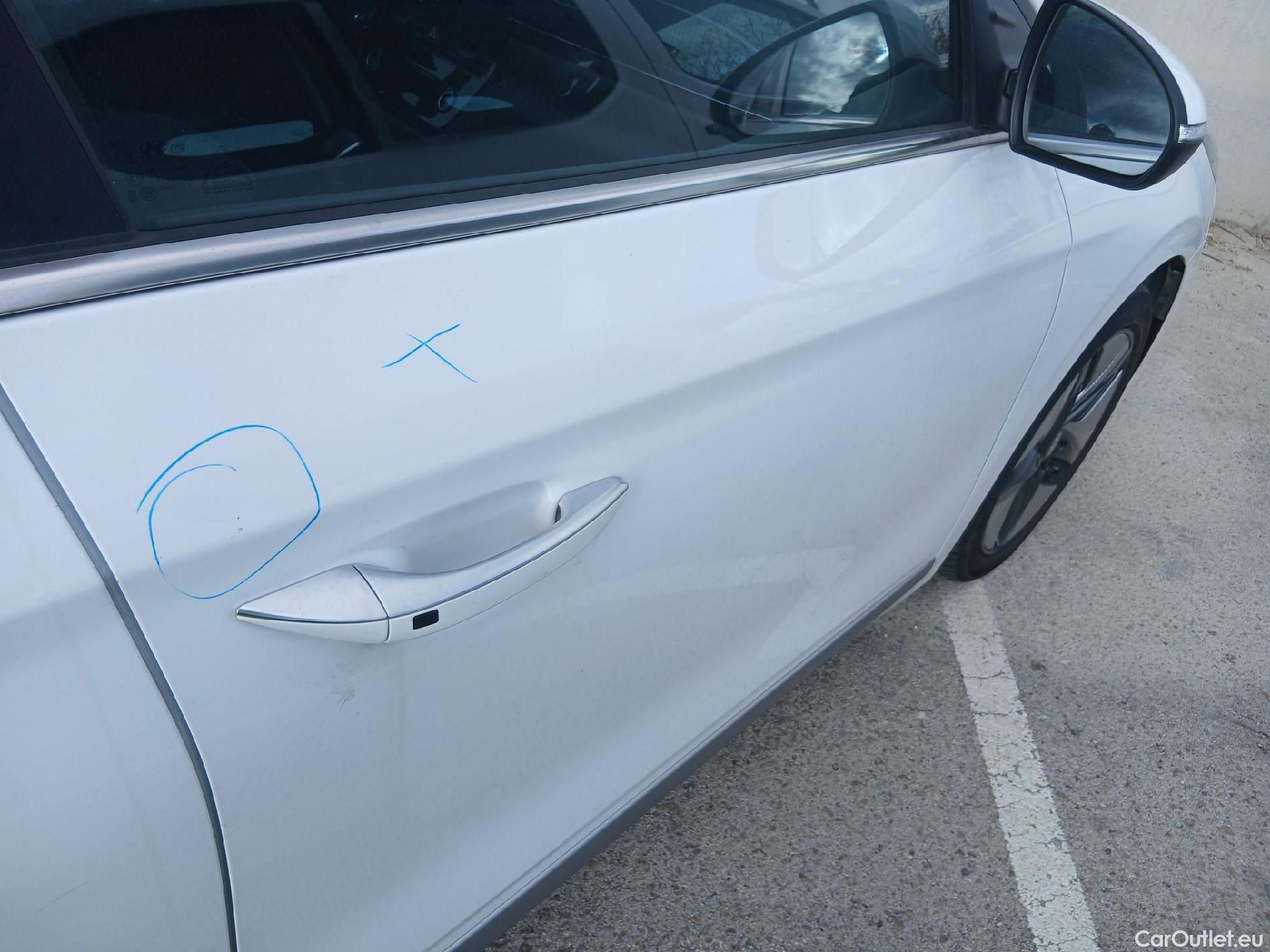  Hyundai   Ioniq HYUNDAI / 2019 / 5P / berlina con portón 1.6 GDI HEV Tecno DCT #32