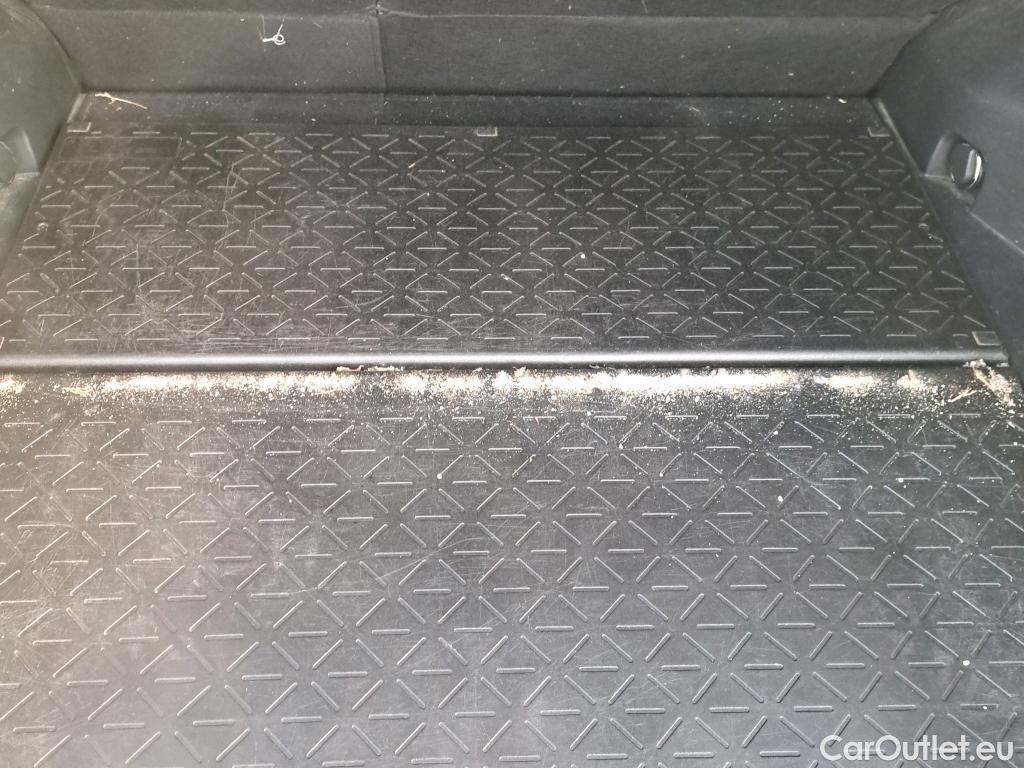  Toyota  RAV4 TOYOTA  / 2018 / 5P / todoterreno 2.5l 220H Advance #15