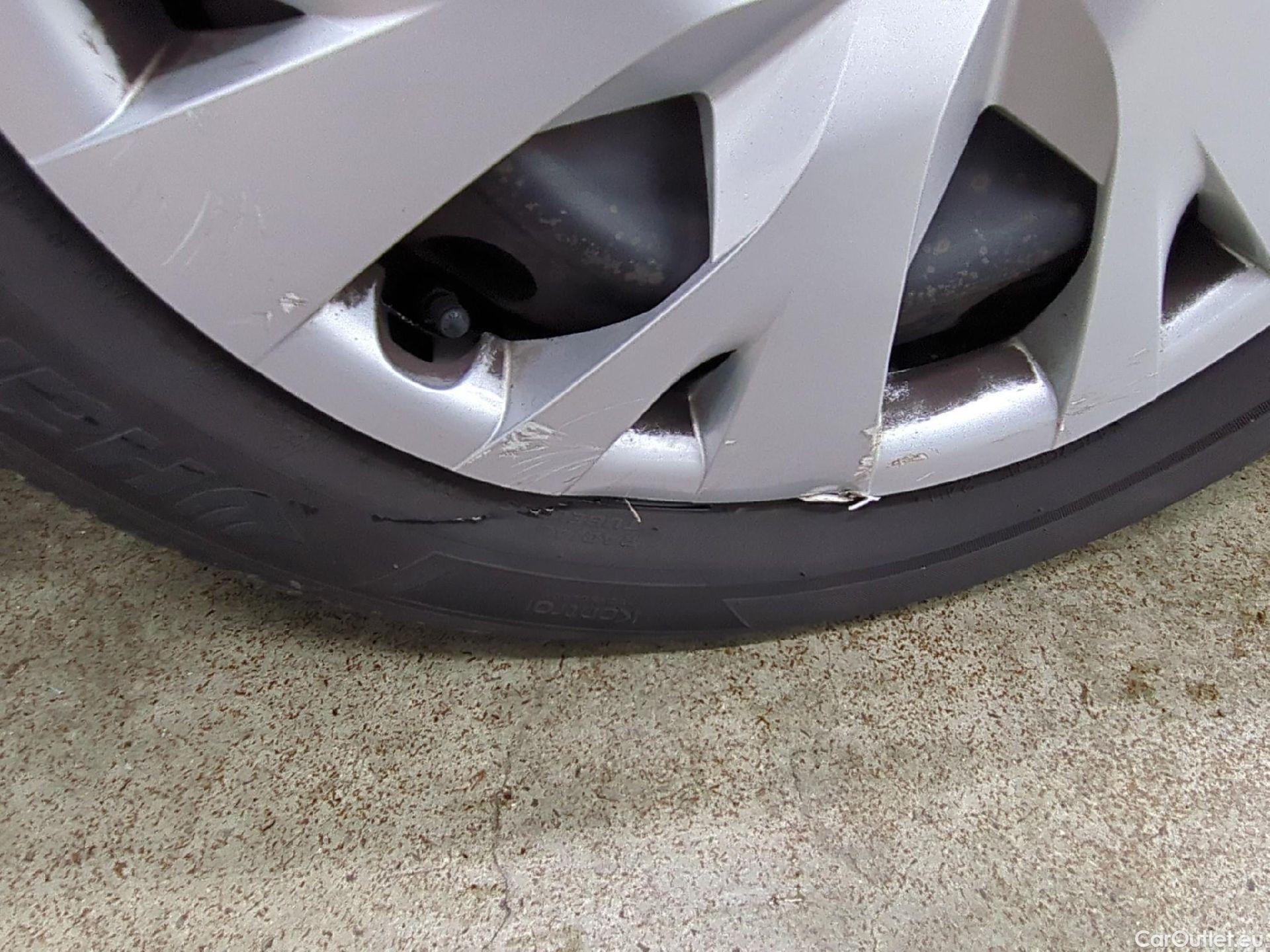  Toyota  Yaris TOYOTA  Hybride 5p Berline 1.5 VVT-I HYBRID France Business #3