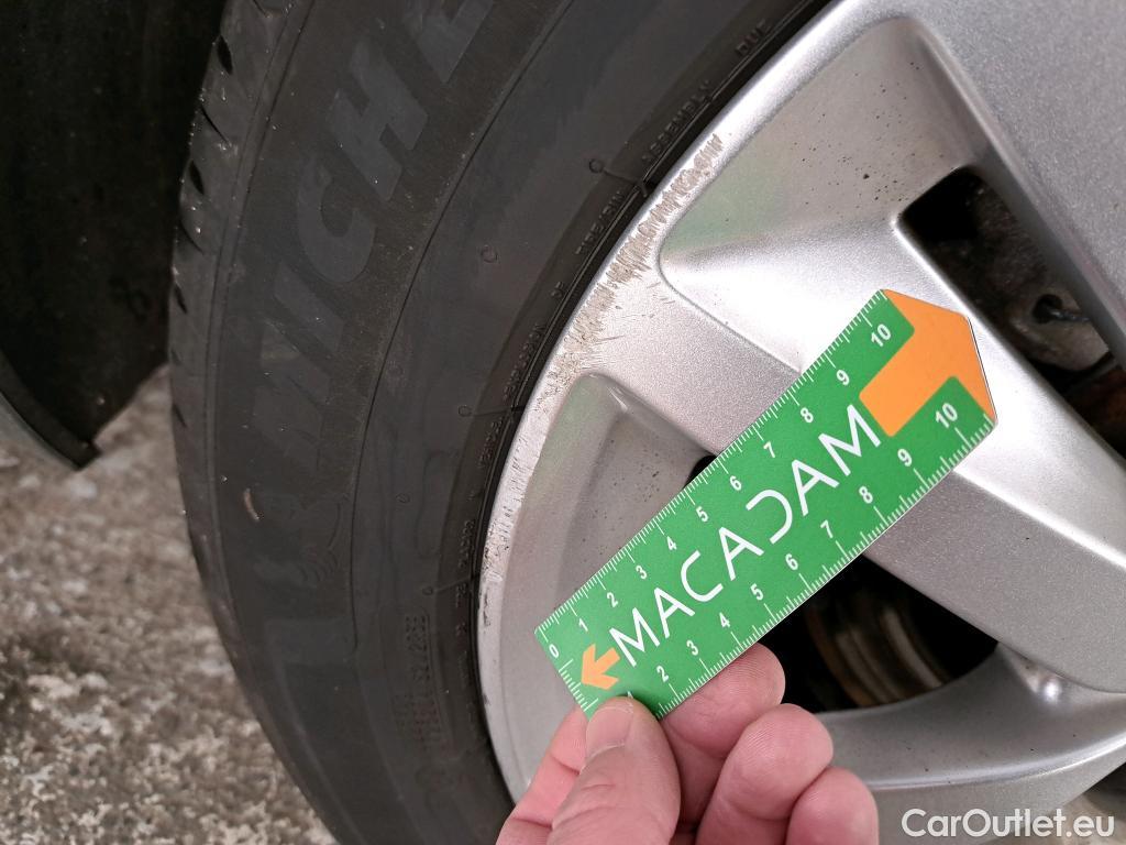  Peugeot  308 PEUGEOT  SW / 2017 / 5P / Break Puretech 110 S&S Active Business #21