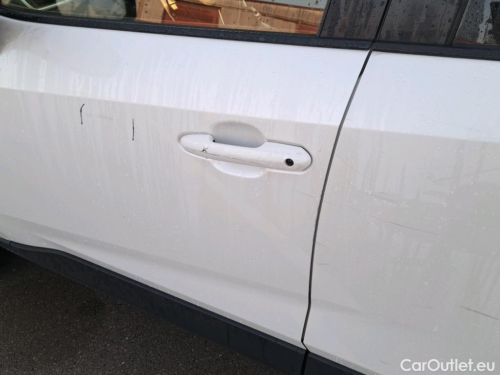  Toyota  RAV4 TOYOTA  / 2018 / 5P / todoterreno 2.5l 220H Advance #11