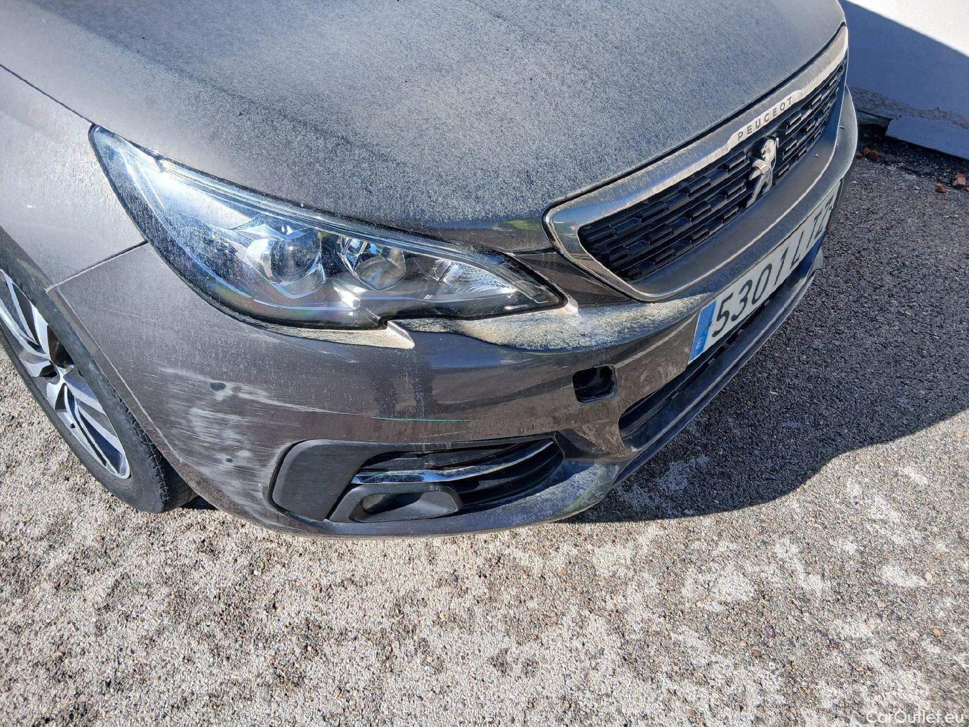  Peugeot  308 PEUGEOT  / 2017 / 5P / berlina con portón 5p Style BlueHDi 130 S&S #2