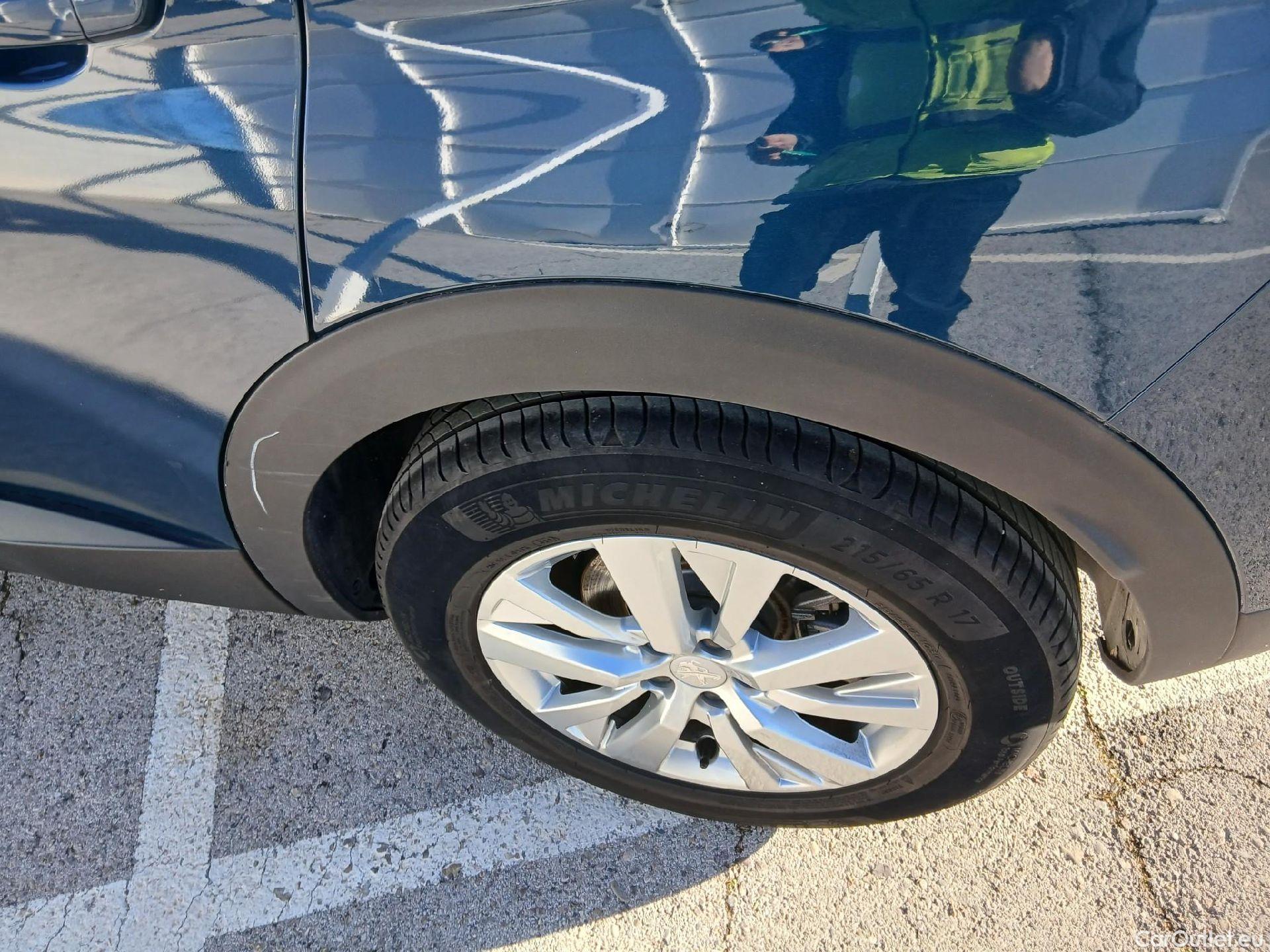  Peugeot  3008 PEUGEOT  / 2020 / 5P / todoterreno 1.5 BlueHDi 96kW S&S Active Pack EAT8 #15