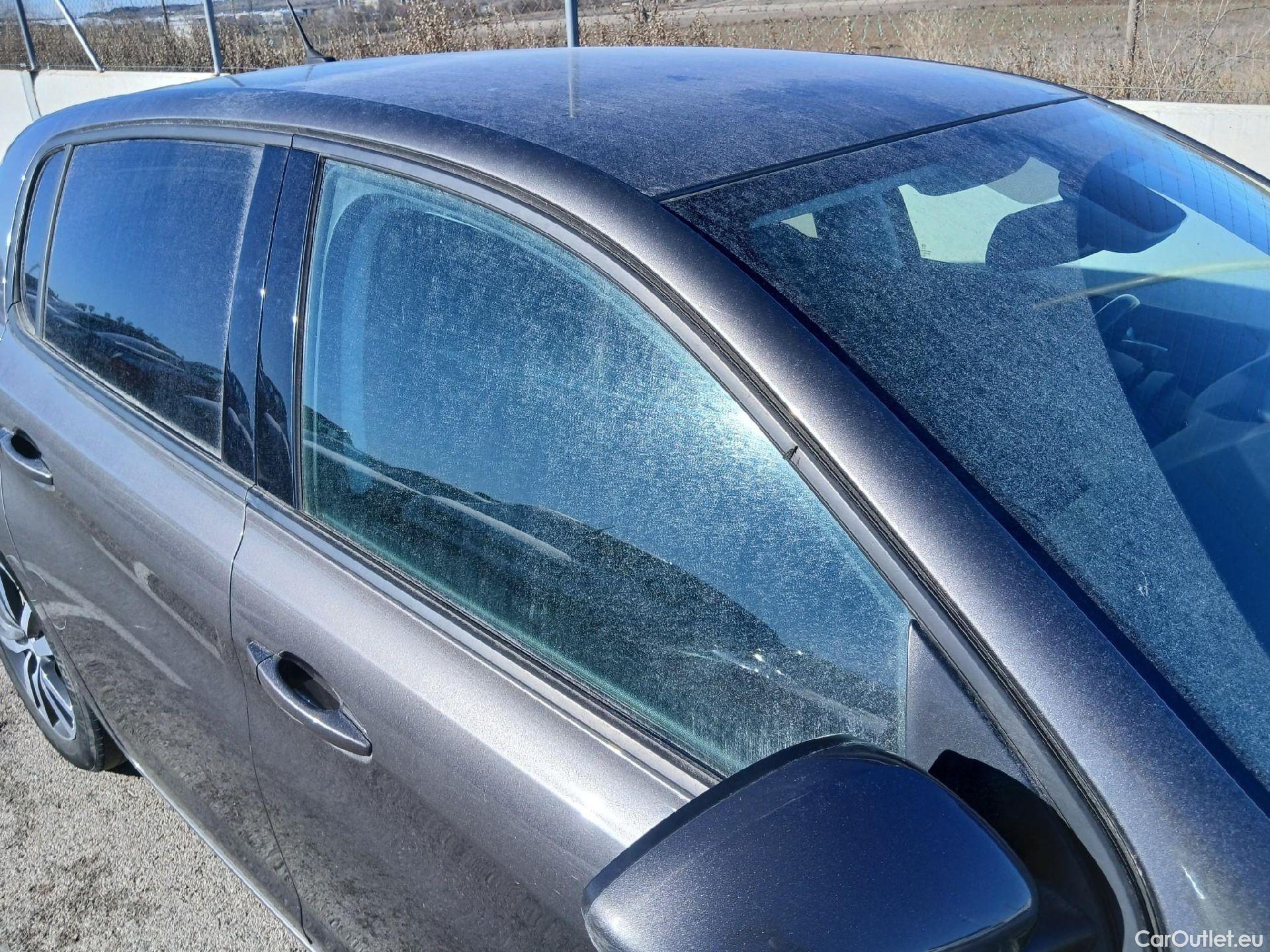  Peugeot  308 PEUGEOT  / 2017 / 5P / berlina con portón 5p Style BlueHDi 130 S&S #35