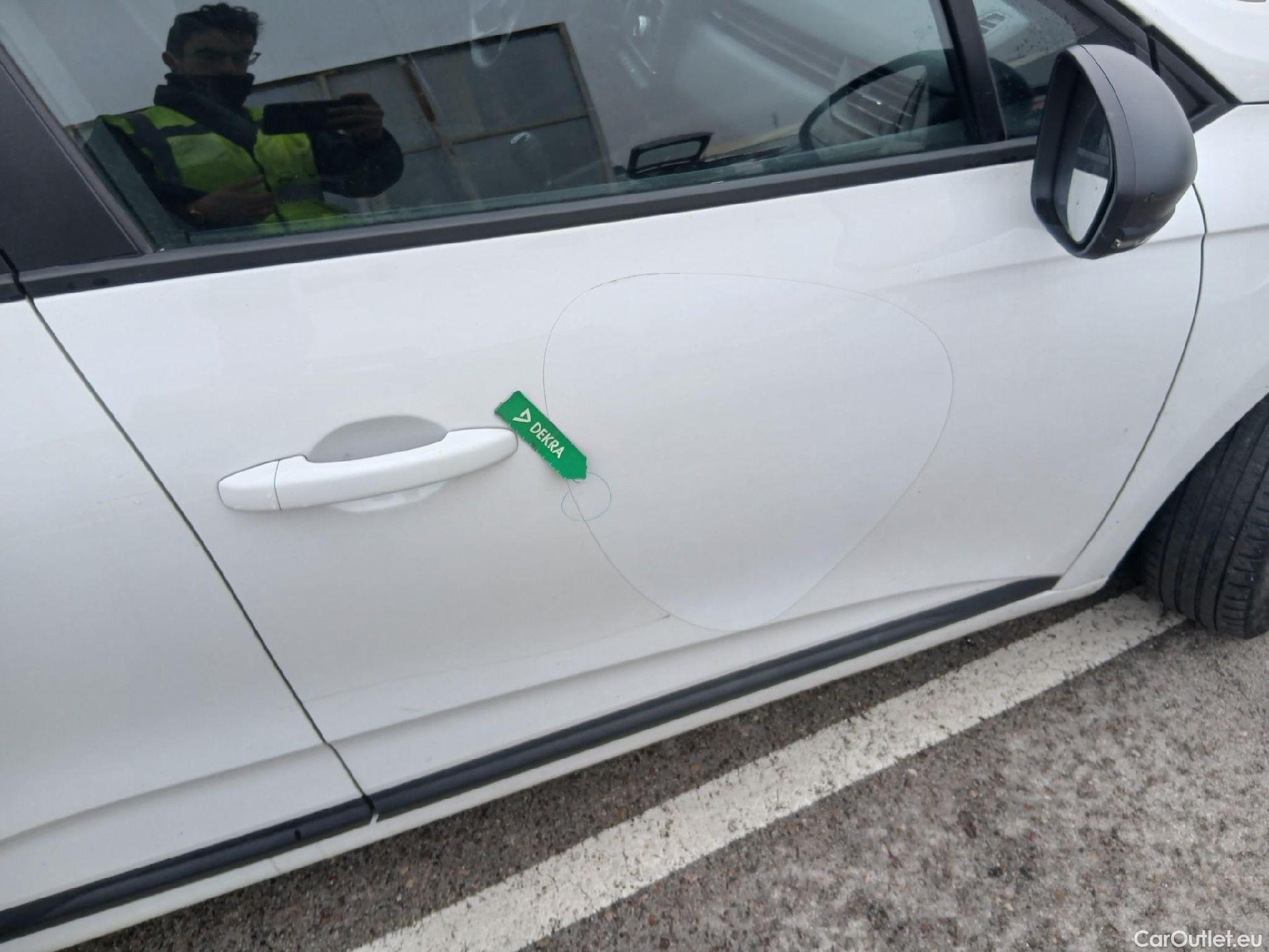  Renault  Clio RENAULT  / 2019 / 5P / berlina con portón Business TCe 74 kW (100CV) GLP #24