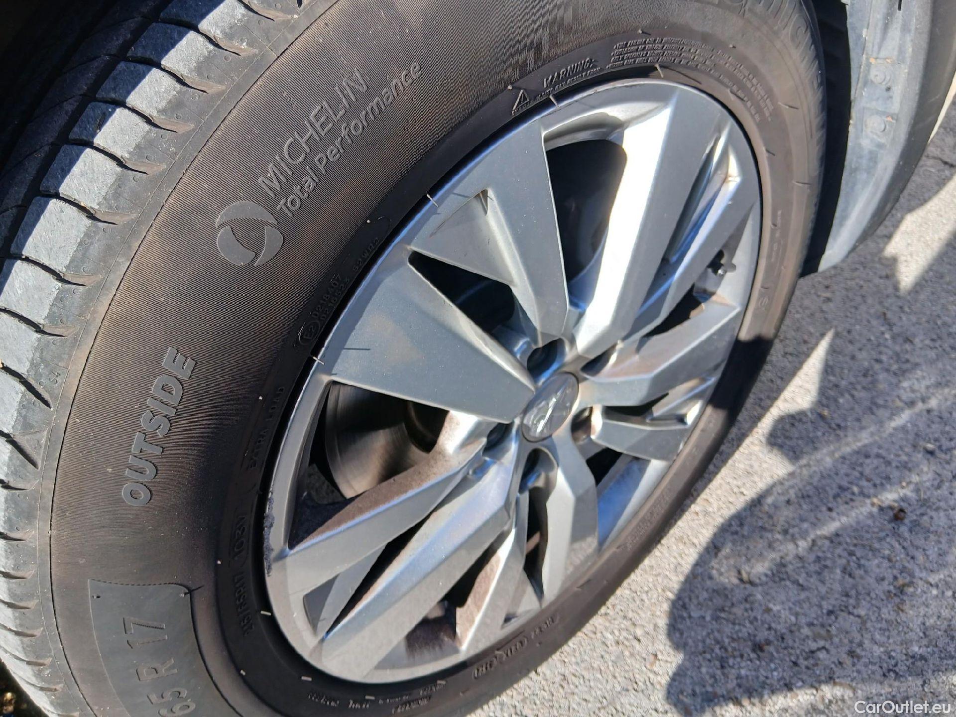  Peugeot  3008 PEUGEOT  / 2020 / 5P / todoterreno 1.5 BlueHDi 96kW S&S Active Pack EAT8 #26