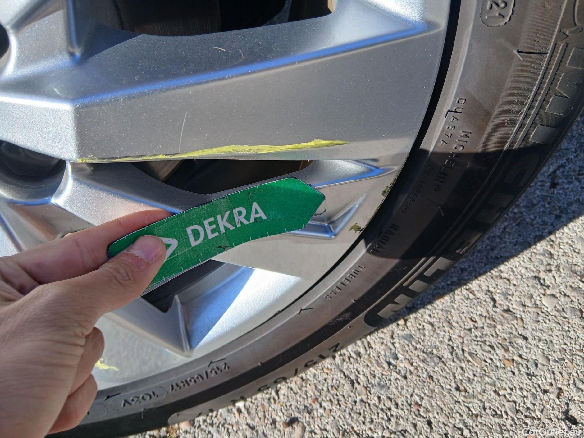  Peugeot  3008 PEUGEOT  / 2020 / 5P / todoterreno 1.5 BlueHDi 96kW S&S Active Pack EAT8 #19