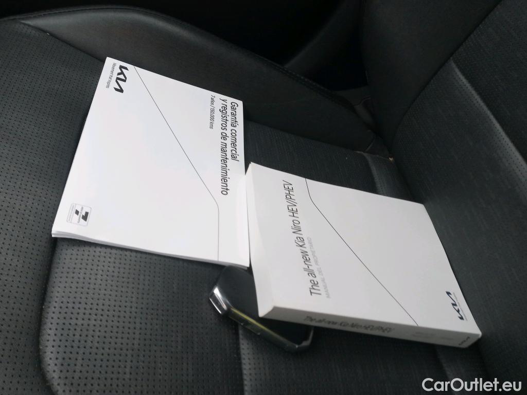  KIA  Niro KIA  / 2022 / 5P / crossover 1.6 GDi PHEV 135kW (183CV) Emotion #1