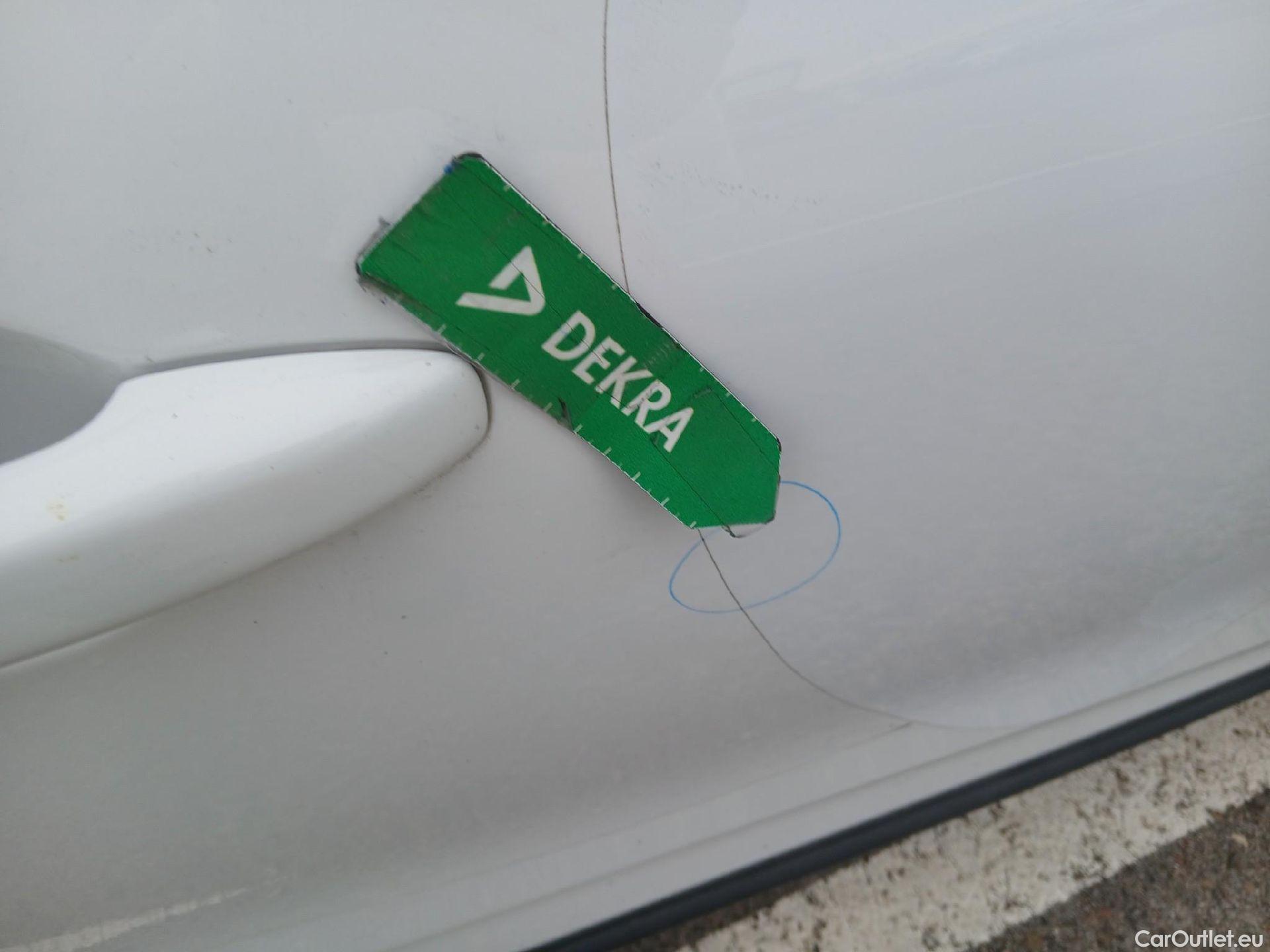  Renault  Clio RENAULT  / 2019 / 5P / berlina con portón Business TCe 74 kW (100CV) GLP #23