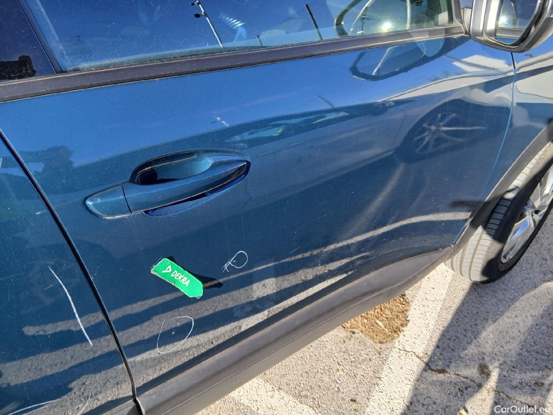  Peugeot  3008 PEUGEOT  / 2020 / 5P / todoterreno 1.5 BlueHDi 96kW S&S Active Pack EAT8 #25