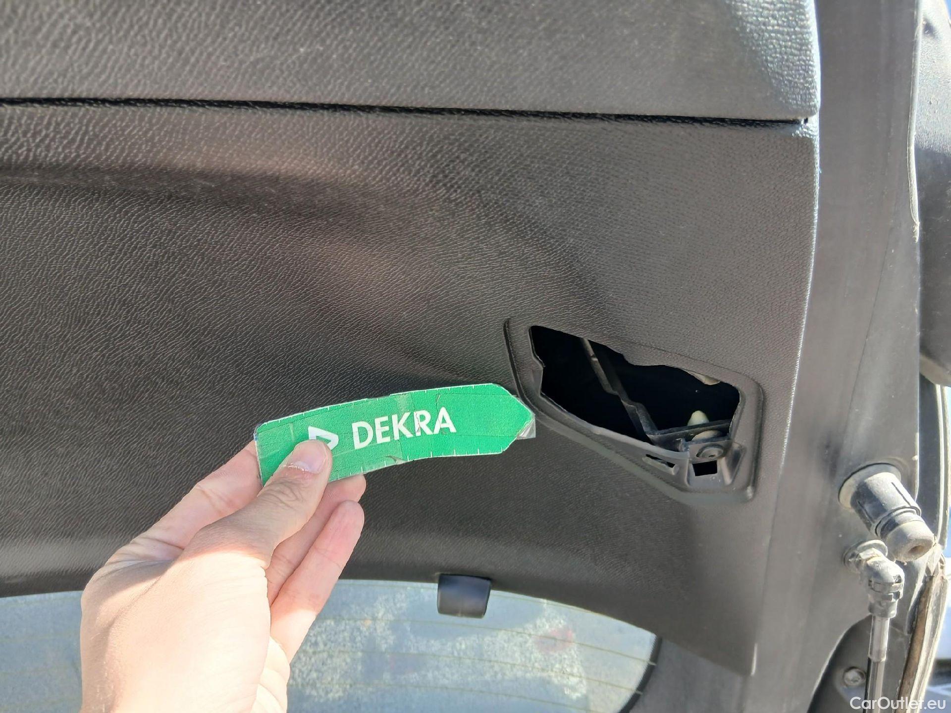  Peugeot  308 PEUGEOT  / 2017 / 5P / berlina con portón 5p Style BlueHDi 130 S&S #23