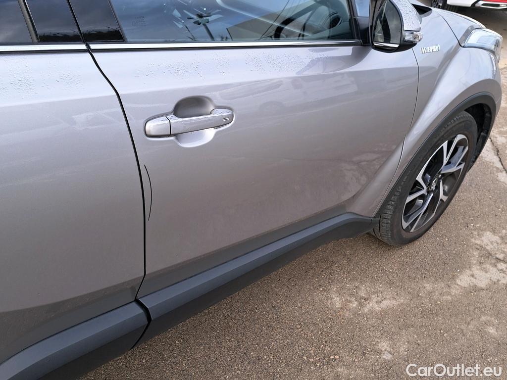  Toyota  C-HR TOYOTA  / 2016 / 5P / todoterreno 1.8 125H Advance (CX) #1