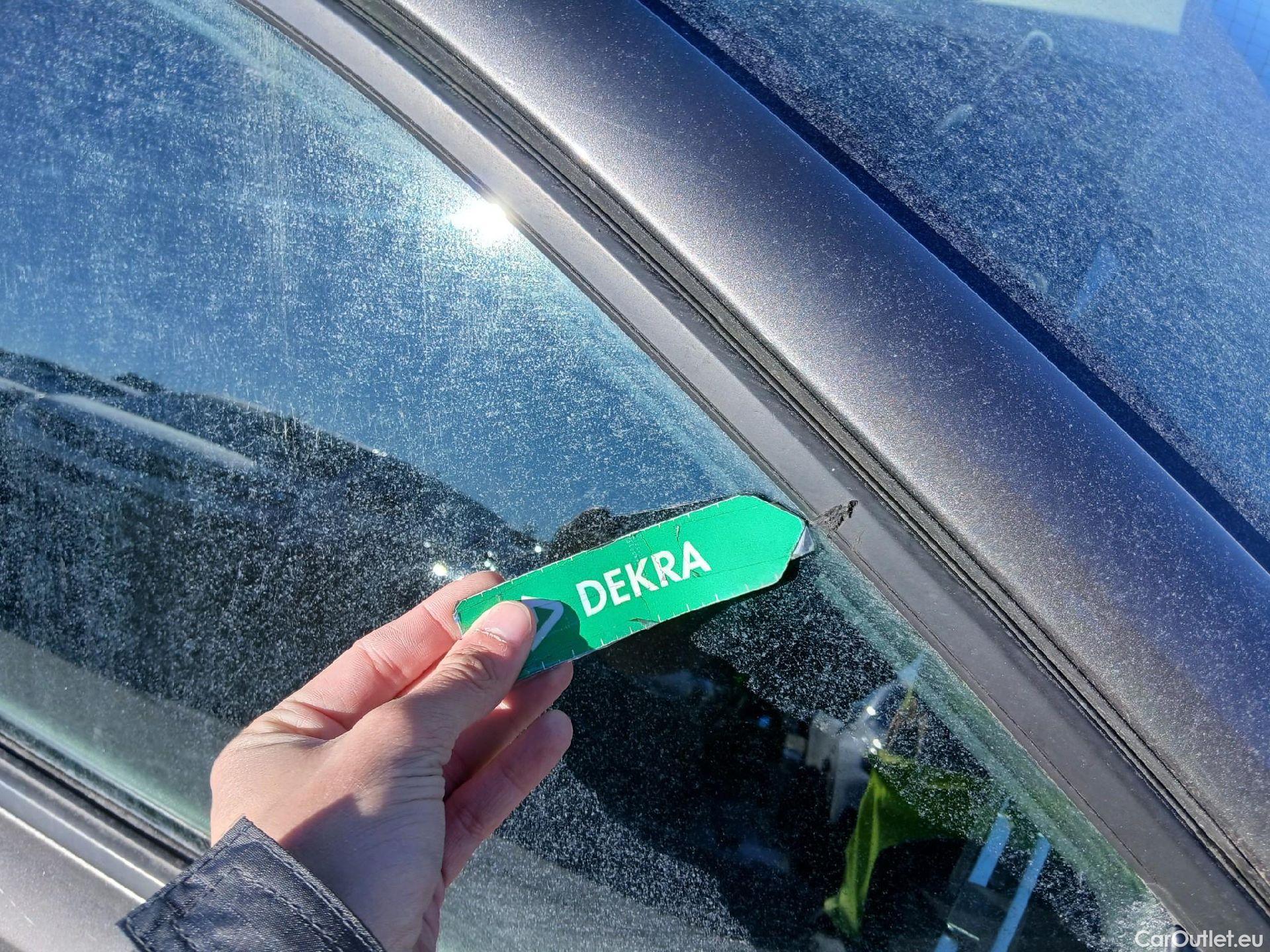  Peugeot  308 PEUGEOT  / 2017 / 5P / berlina con portón 5p Style BlueHDi 130 S&S #36