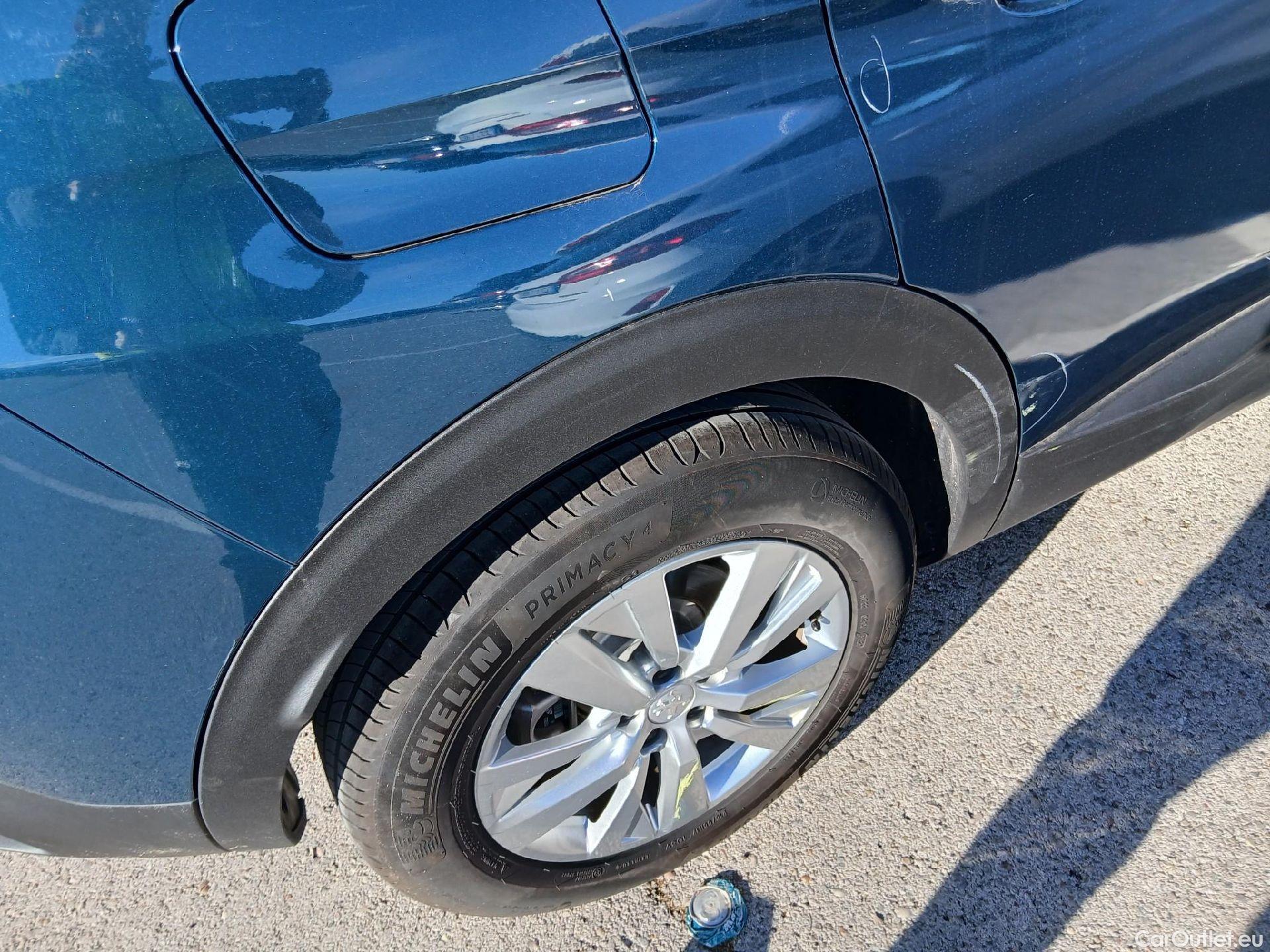  Peugeot  3008 PEUGEOT  / 2020 / 5P / todoterreno 1.5 BlueHDi 96kW S&S Active Pack EAT8 #22