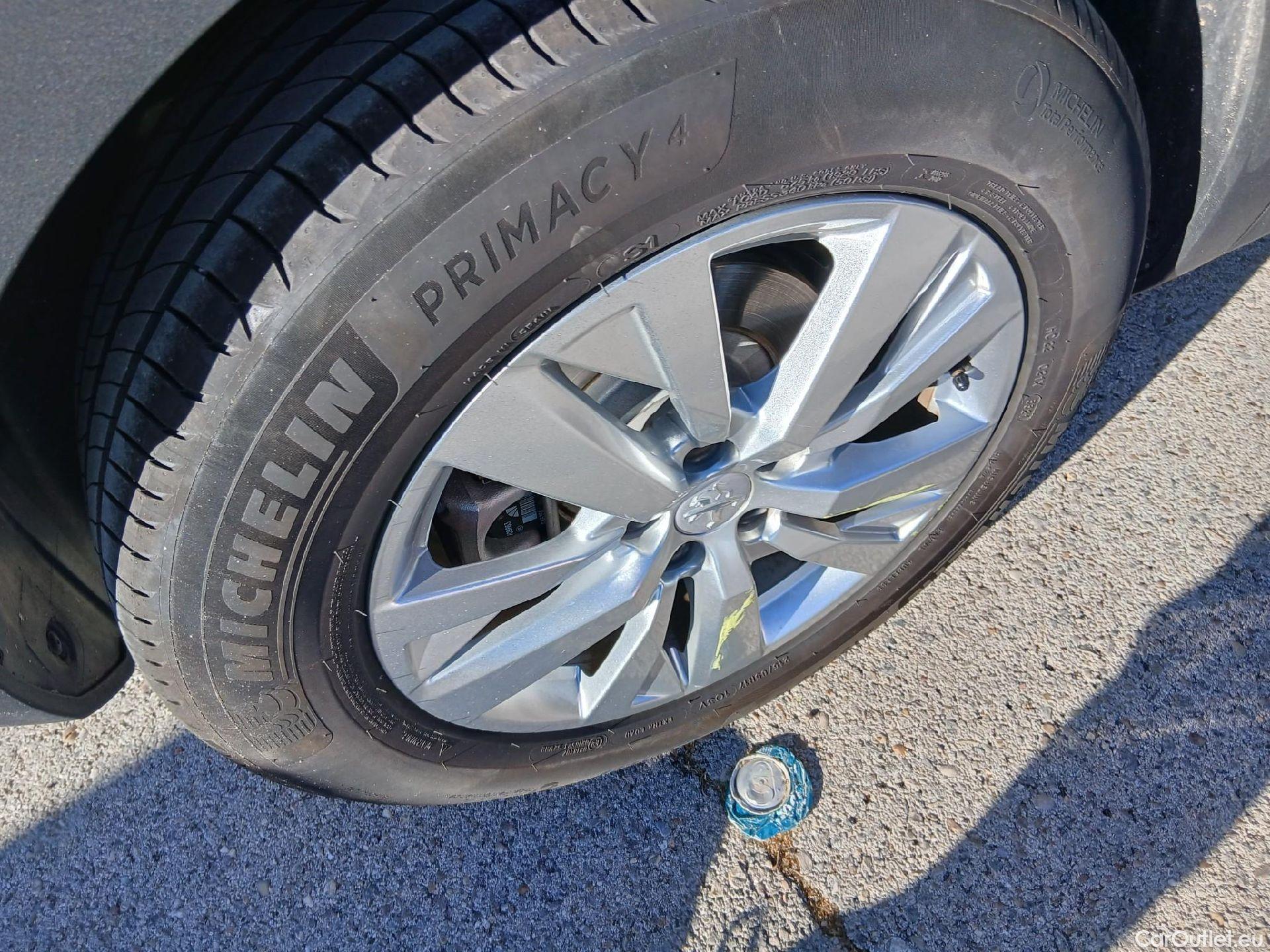  Peugeot  3008 PEUGEOT  / 2020 / 5P / todoterreno 1.5 BlueHDi 96kW S&S Active Pack EAT8 #18