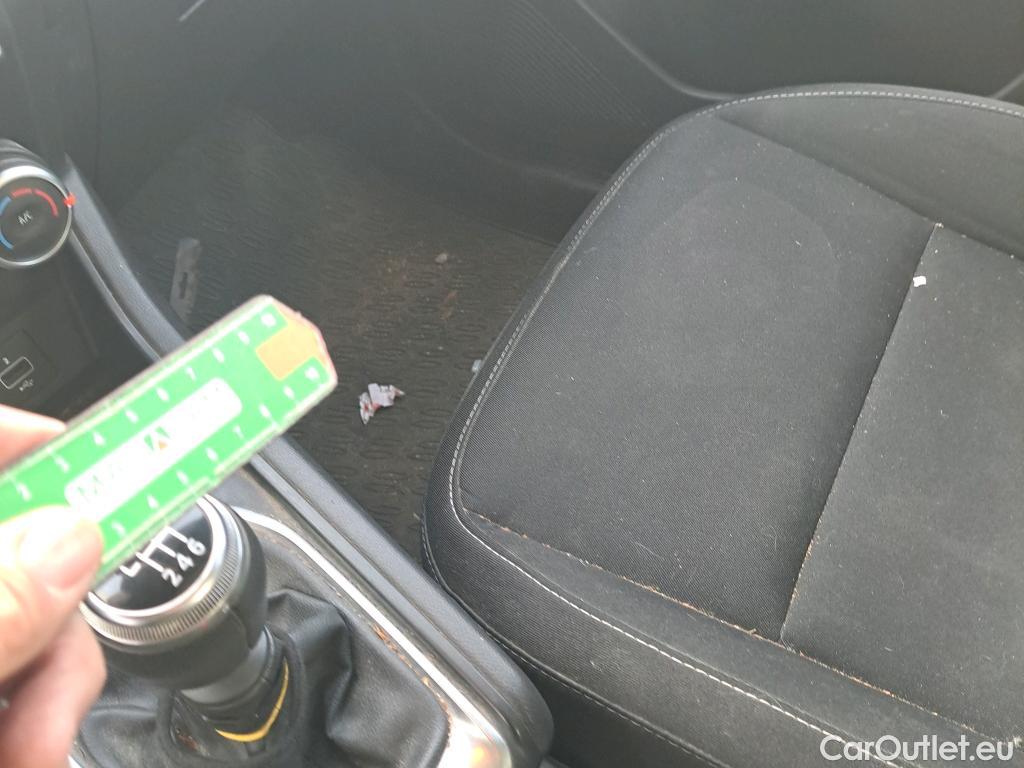  Renault  Captur RENAULT  / 2019 / 5P / todoterreno Intens TCe 90 (AC) #22