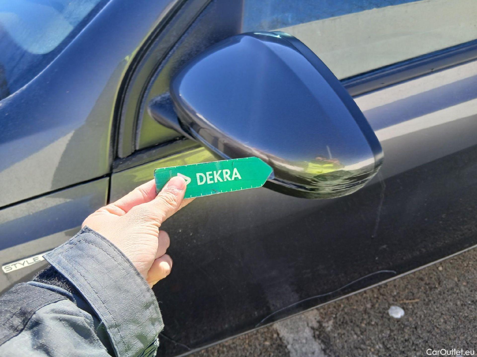  Peugeot  308 PEUGEOT  / 2017 / 5P / berlina con portón 5p Style BlueHDi 130 S&S #16