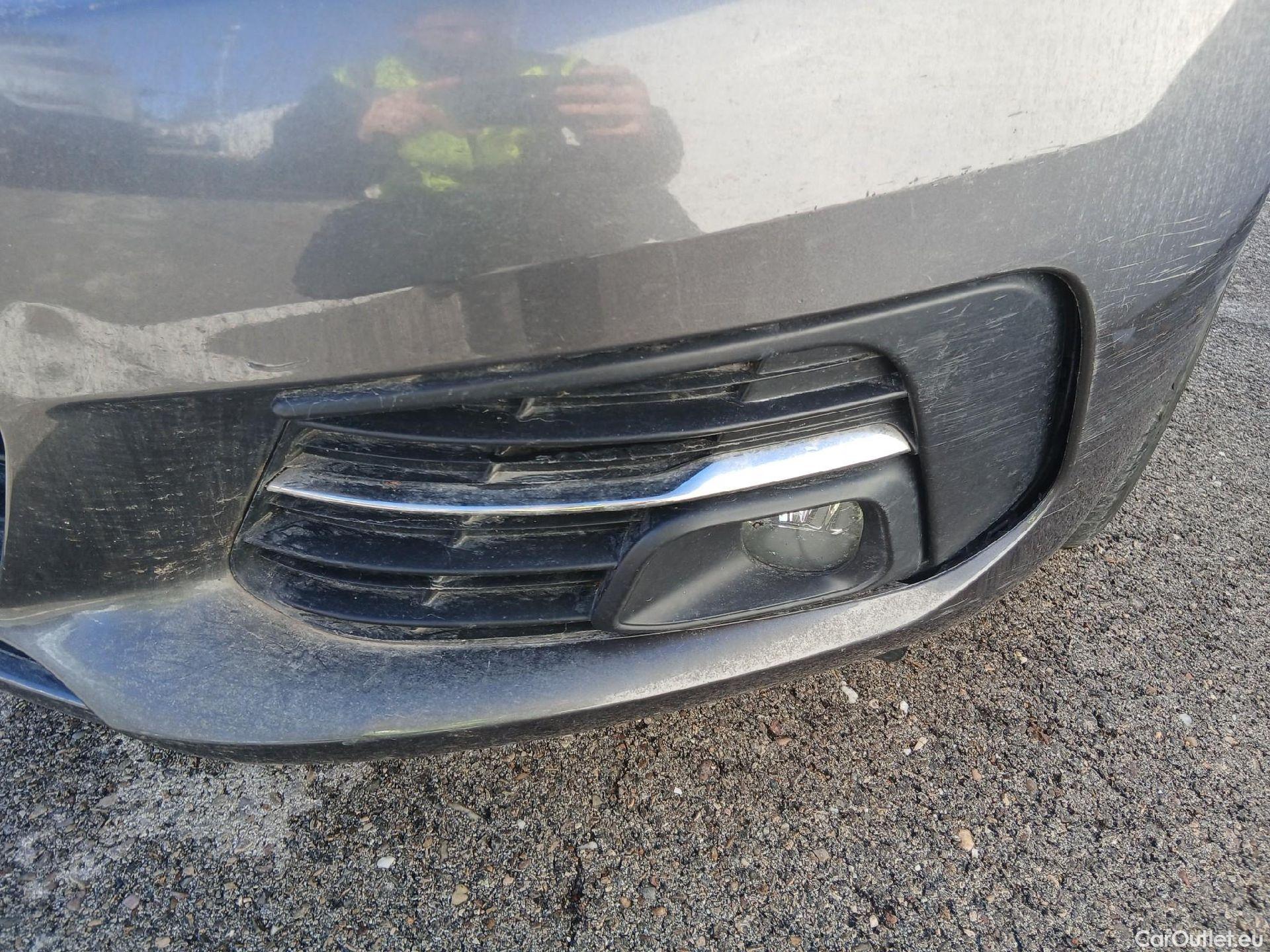  Peugeot  308 PEUGEOT  / 2017 / 5P / berlina con portón 5p Style BlueHDi 130 S&S #9