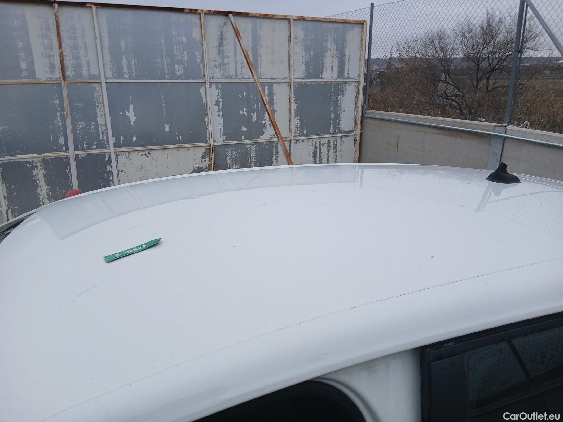  Renault  Clio RENAULT  / 2019 / 5P / berlina con portón Business TCe 74 kW (100CV) GLP #9