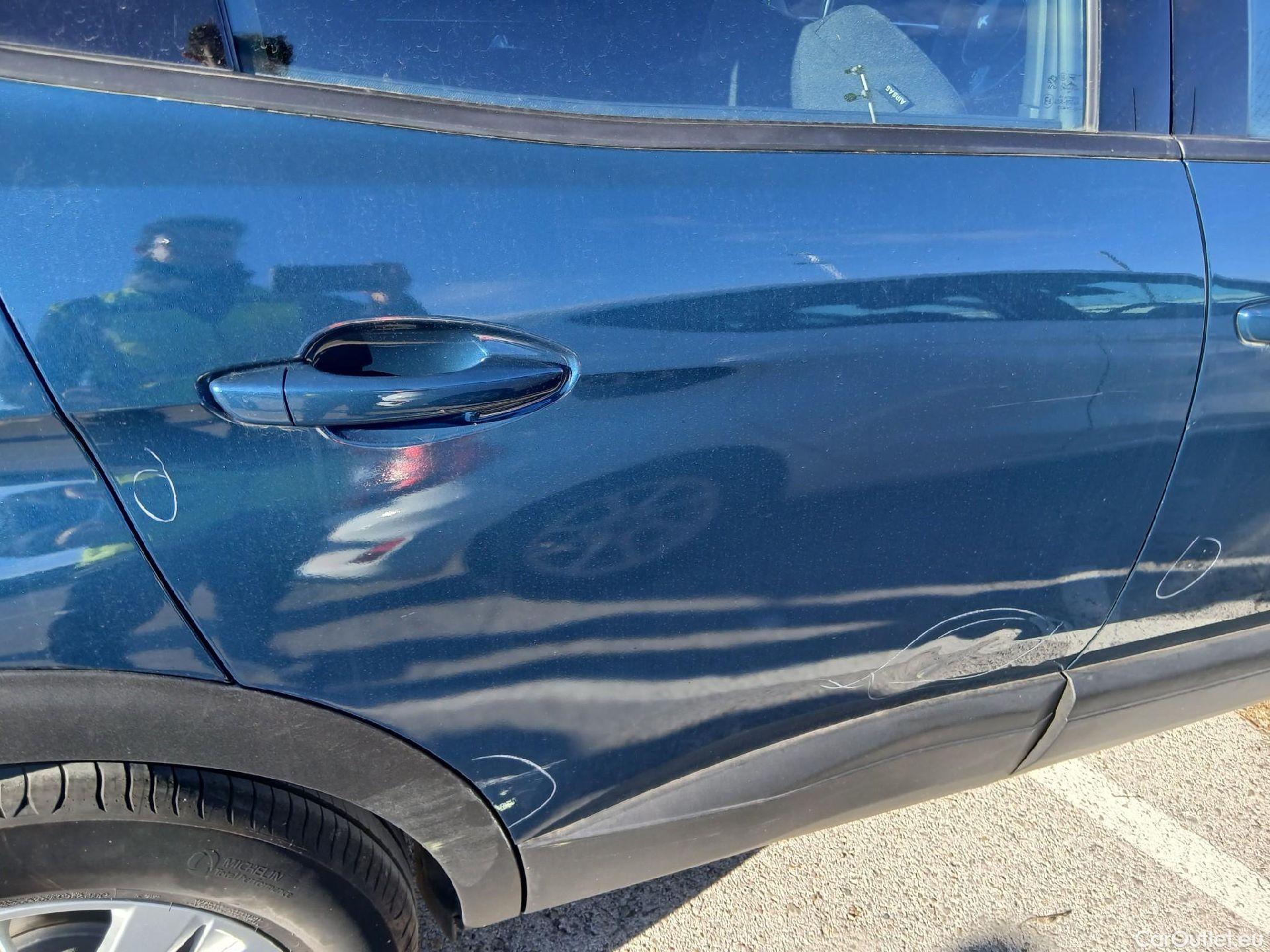  Peugeot  3008 PEUGEOT  / 2020 / 5P / todoterreno 1.5 BlueHDi 96kW S&S Active Pack EAT8 #20