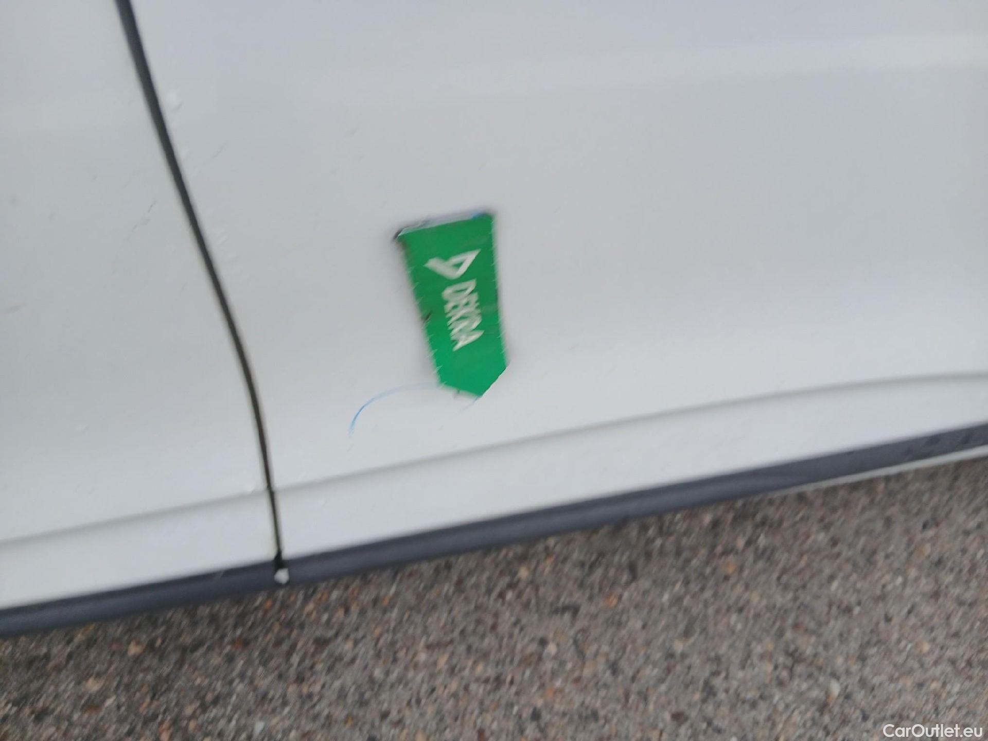  Renault  Clio RENAULT  / 2019 / 5P / berlina con portón Business TCe 74 kW (100CV) GLP #14