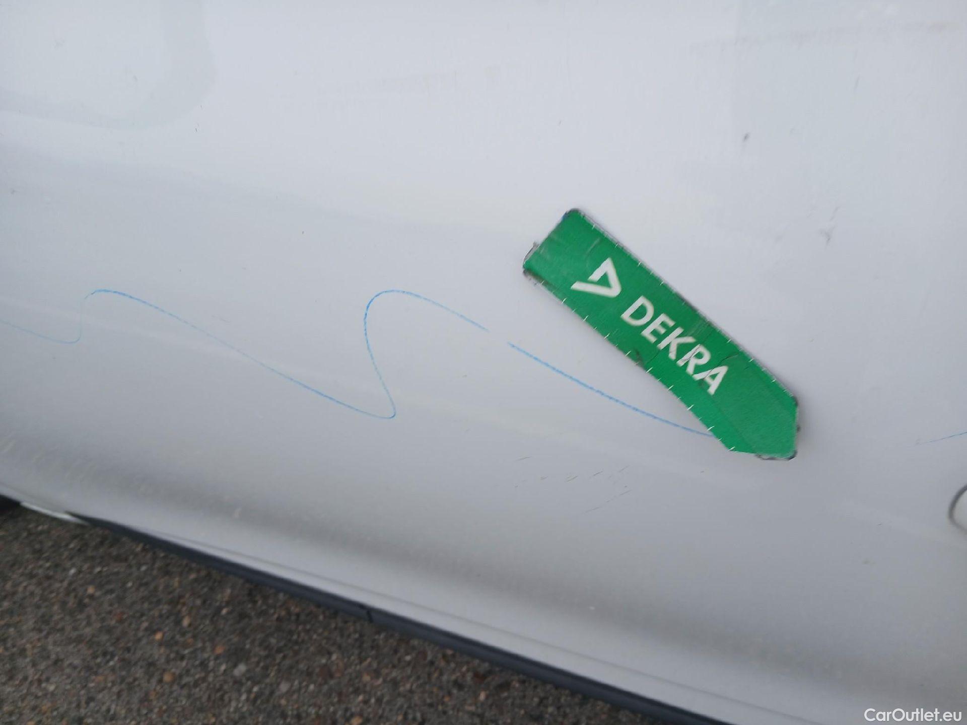  Renault  Clio RENAULT  / 2019 / 5P / berlina con portón Business TCe 74 kW (100CV) GLP #5