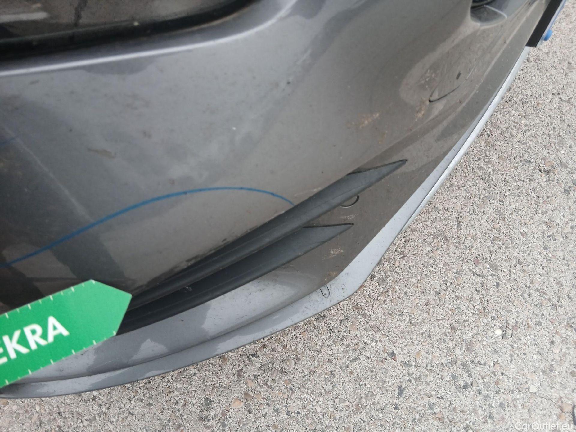  Mercedes  A-Klasse MERCEDES-BENZ Clase A / 2018 / 5P / berlina con portón A 200 #17