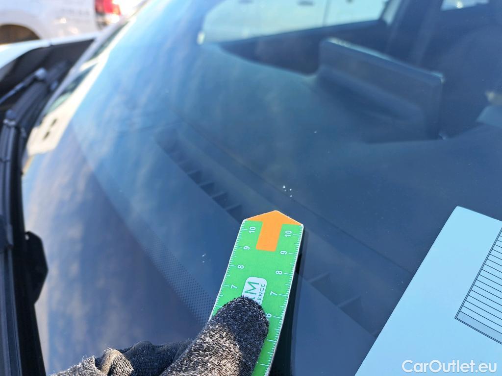  Peugeot  2008 PEUGEOT  / 2019 / 5P / todoterreno Allure Pack BlueHDI 130 S&S EAT8 #31