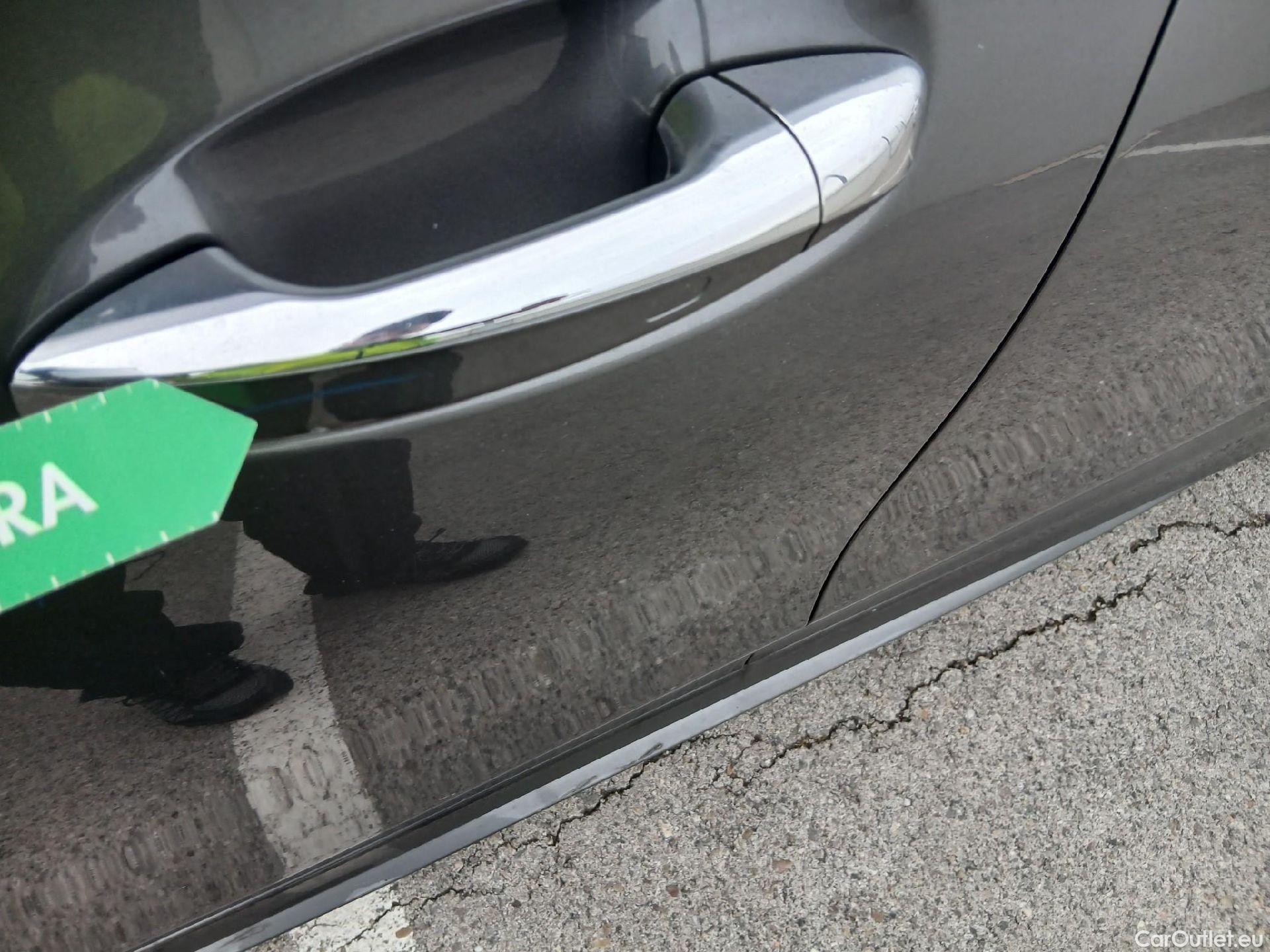  Mercedes  A-Klasse MERCEDES-BENZ Clase A / 2018 / 5P / berlina con portón A 200 #25