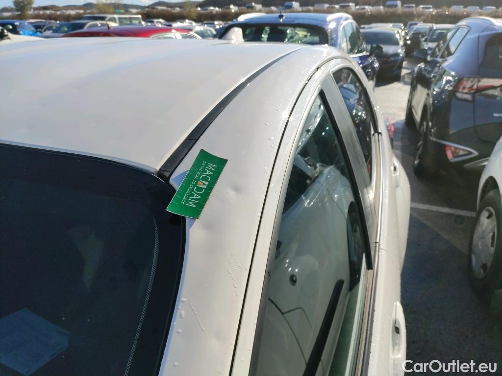  Toyota  Yaris TOYOTA  / 2020 / 5P / berlina con portón 1.5 120H Active Tech #12