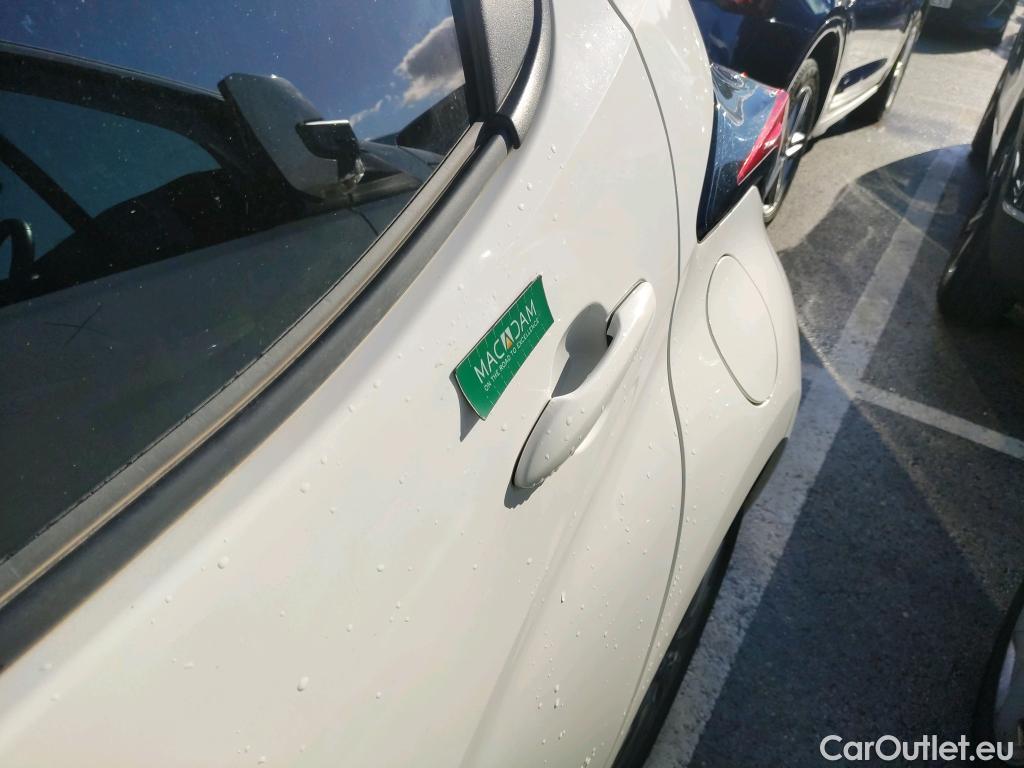  Toyota  Yaris TOYOTA  / 2020 / 5P / berlina con portón 1.5 120H Active Tech #20