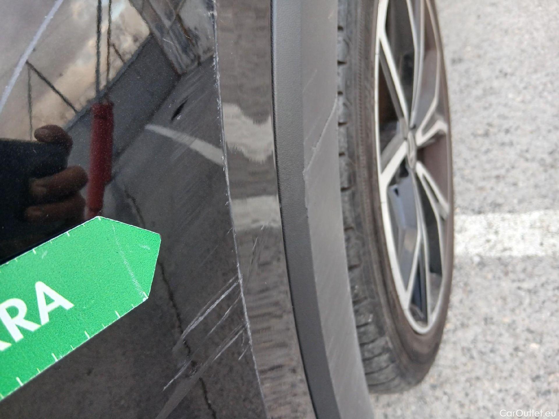  Volkswagen  T-CROSS VOLKSWAGEN  / 2018 / 5P / todoterreno Sport 1.0 TSI 81kW (110CV) DSG #4