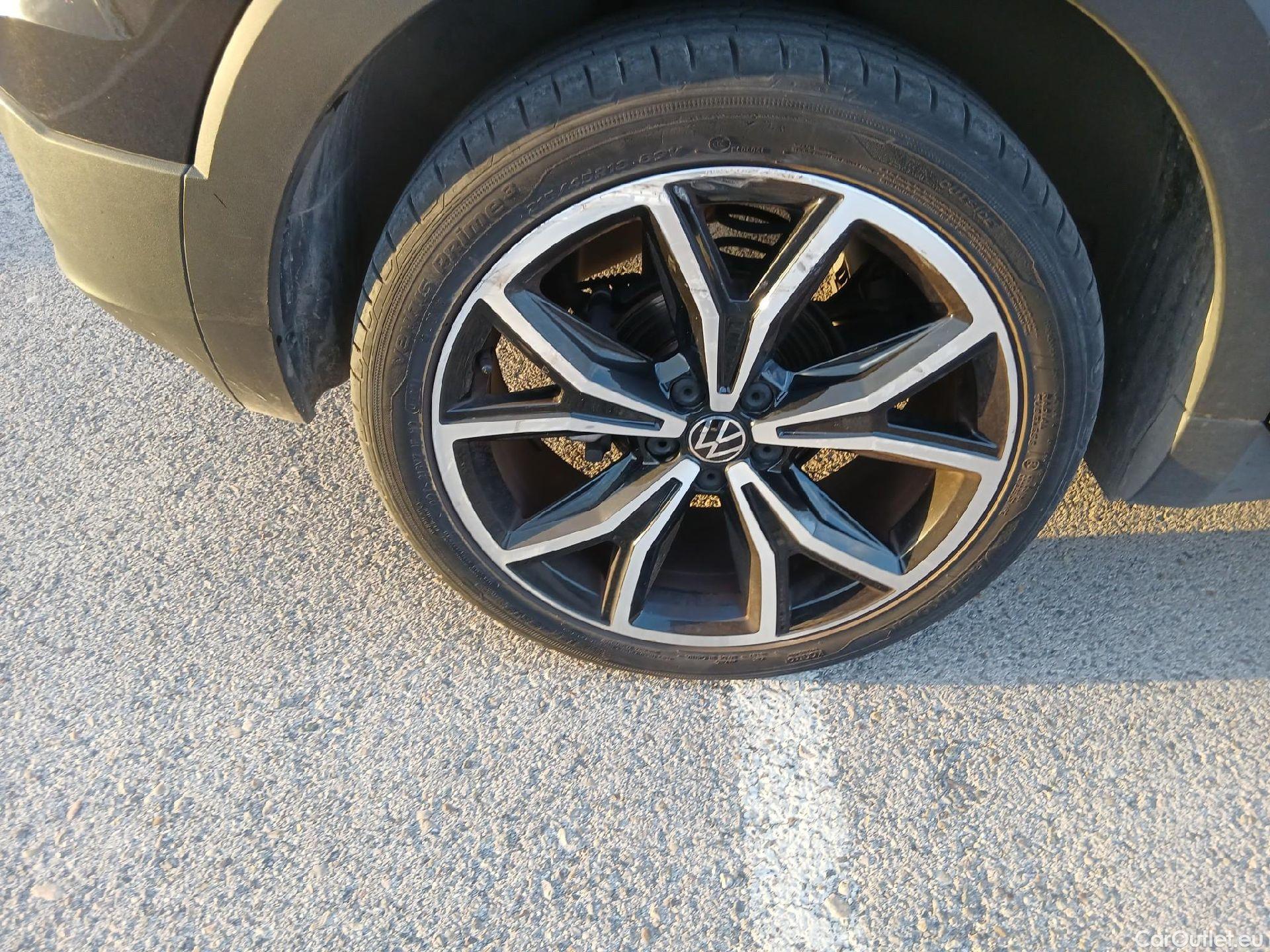  Volkswagen  T-CROSS VOLKSWAGEN  / 2018 / 5P / todoterreno Sport 1.0 TSI 81kW (110CV) DSG #18