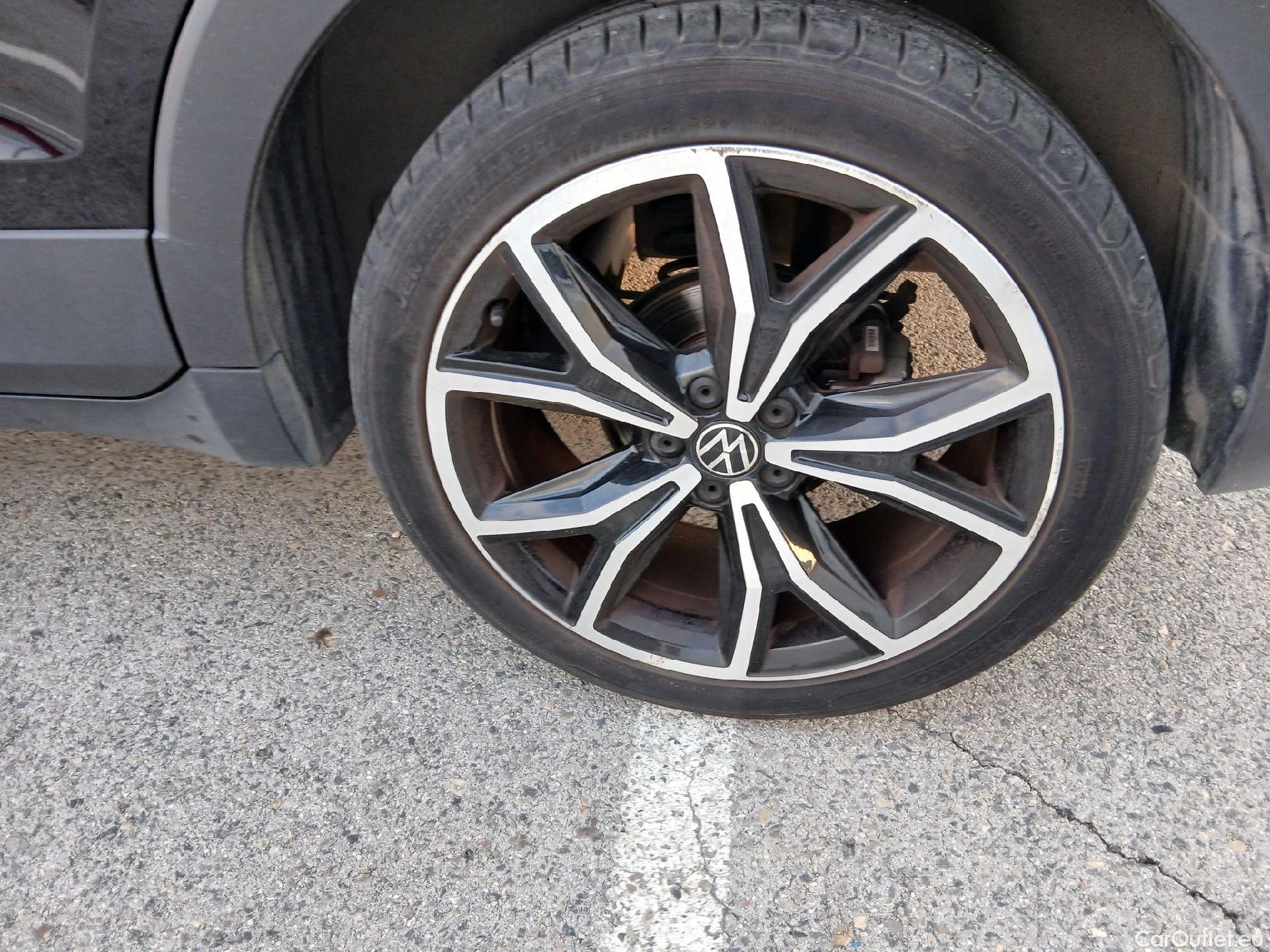  Volkswagen  T-CROSS VOLKSWAGEN  / 2018 / 5P / todoterreno Sport 1.0 TSI 81kW (110CV) DSG #10