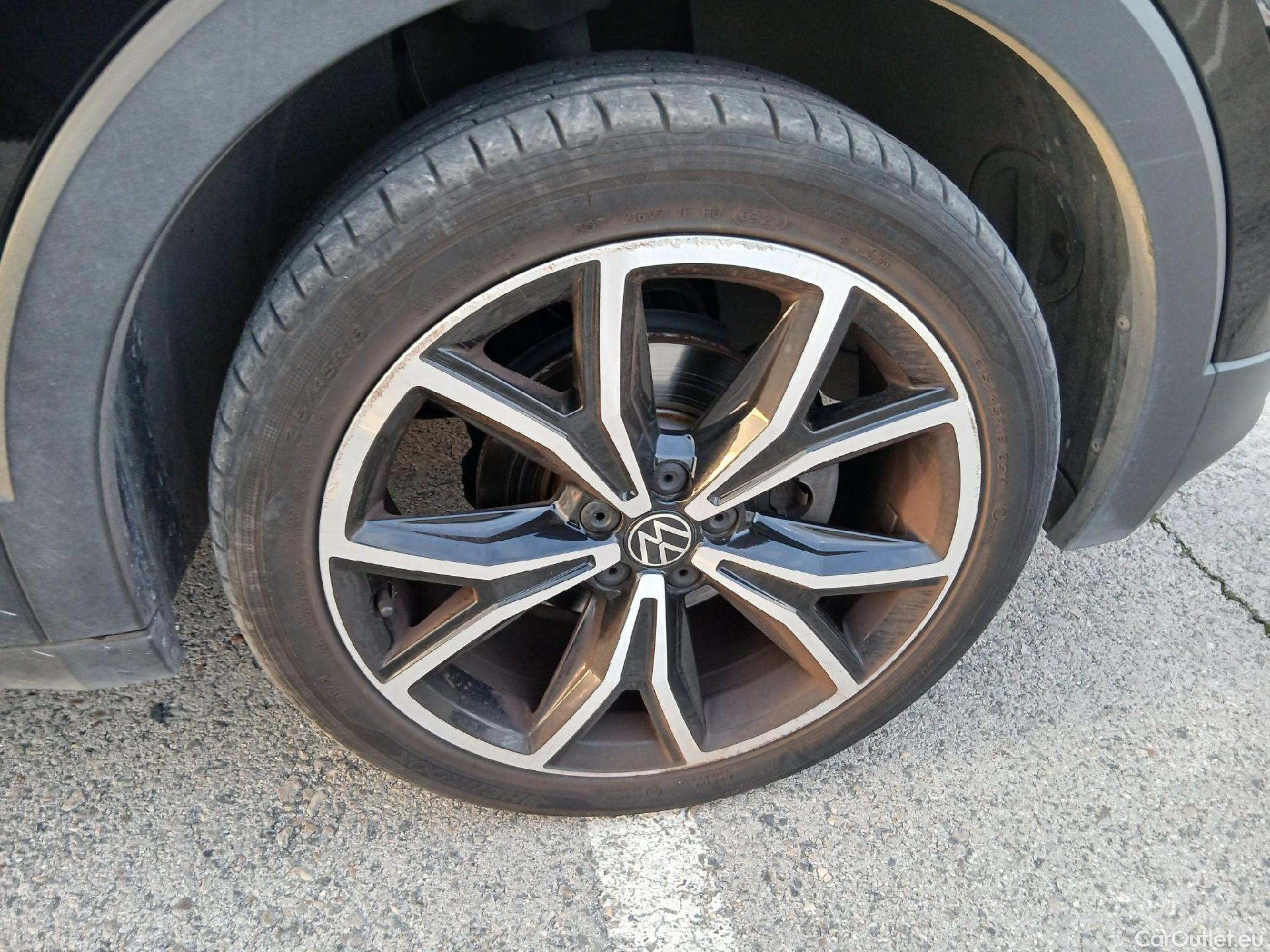  Volkswagen  T-CROSS VOLKSWAGEN  / 2018 / 5P / todoterreno Sport 1.0 TSI 81kW (110CV) DSG #29