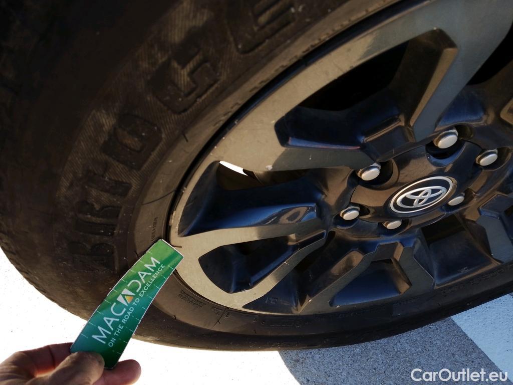  Toyota  Hilux TOYOTA  / 2020 / 4P / pickup 2.8 D-4D 150kW C. Doble Invincible A/T #13