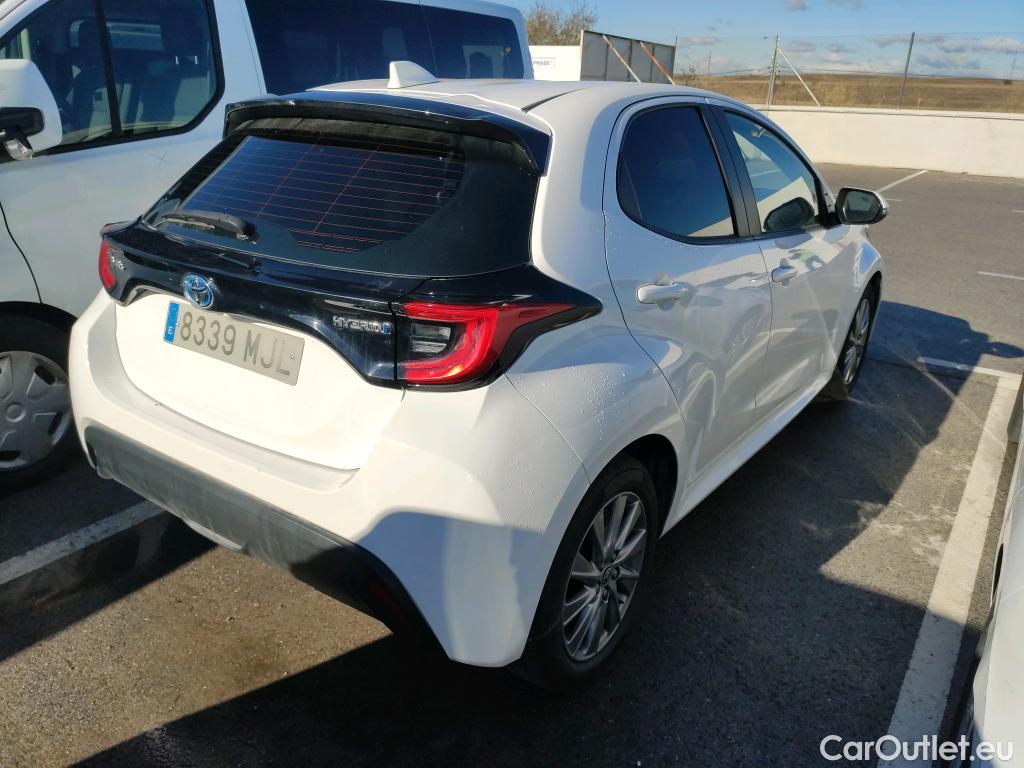  Toyota  Yaris TOYOTA  / 2020 / 5P / berlina con portón 1.5 120H Active Tech #23